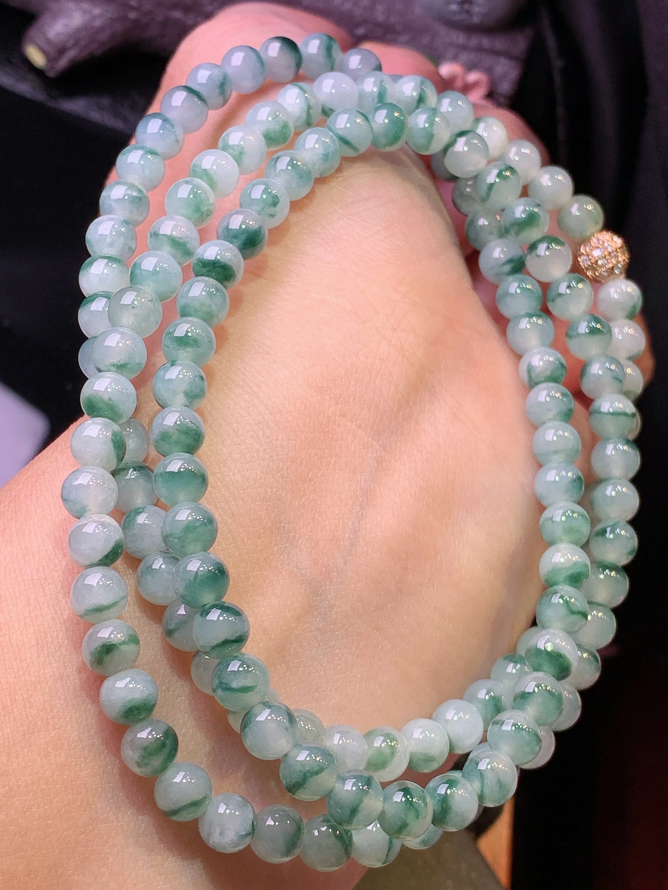 飘花圆珠项链 玉质细腻 色泽清新艳丽 整体尺寸5.5