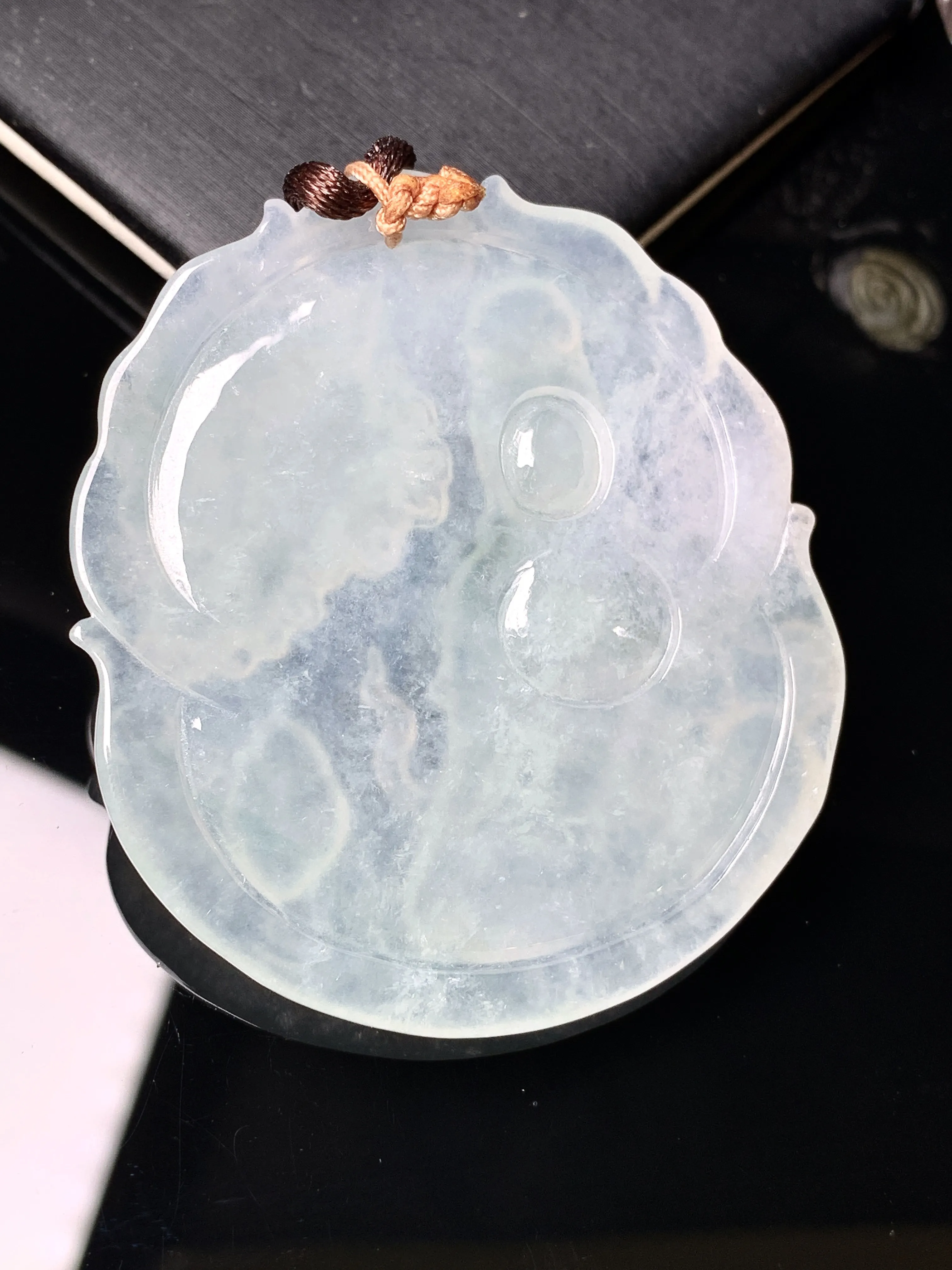 冰种文殊观音菩萨吊坠 玉质细腻 色泽清新艳丽 整体尺寸51.3*45.2*5