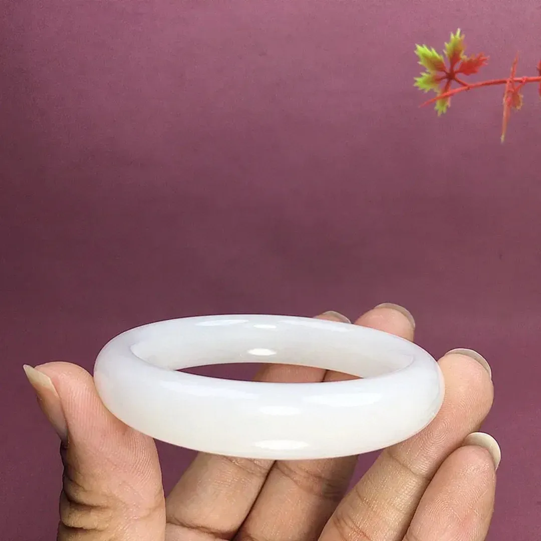 和田玉56圈口羊脂白手镯！玉质细腻油润 底色纯净无裂无杂 脂粉好，品质高