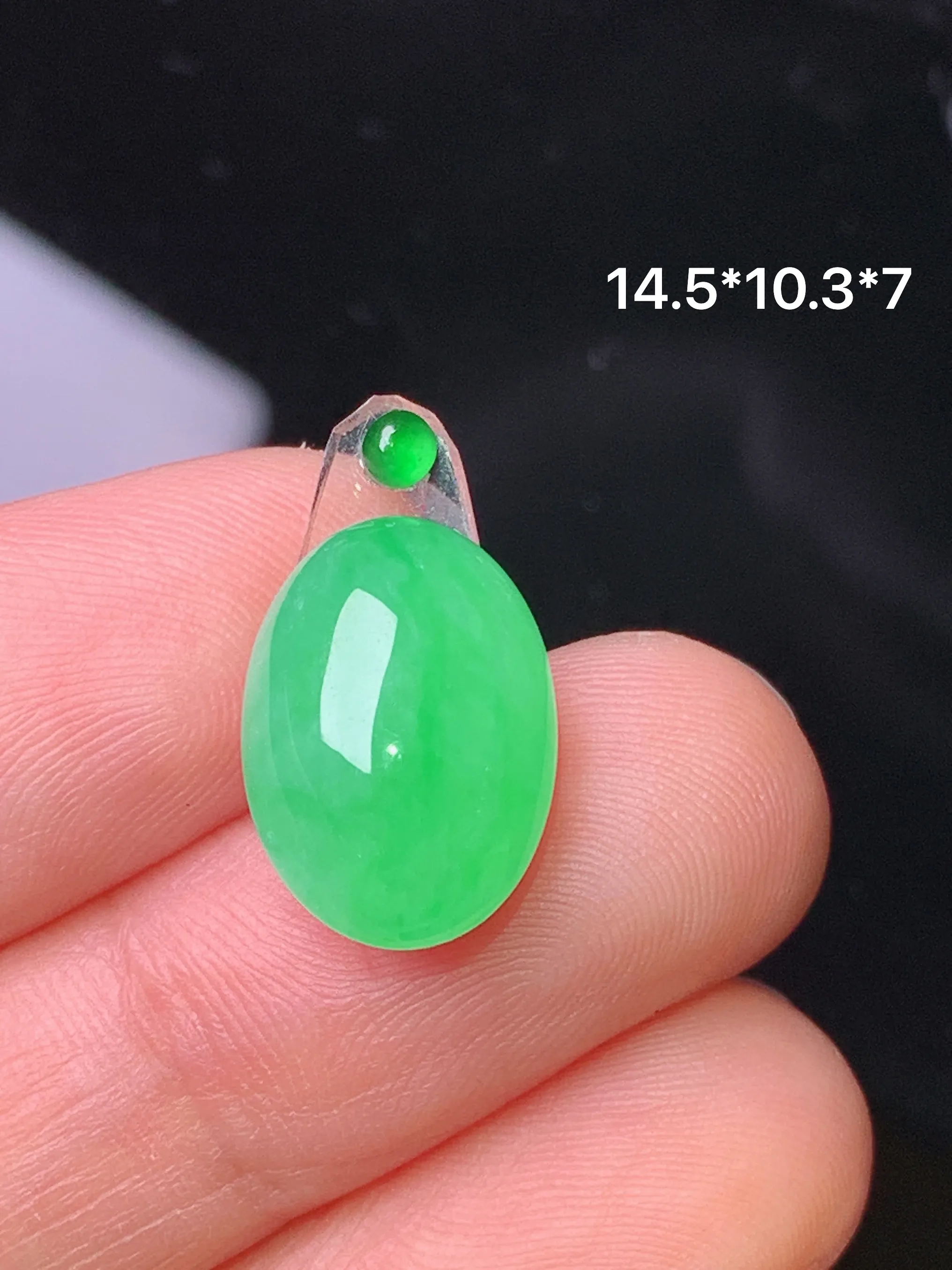 镶嵌款 翠绿蛋面 玉质细腻 色泽清新艳丽 整体尺寸14.5*10.3*7