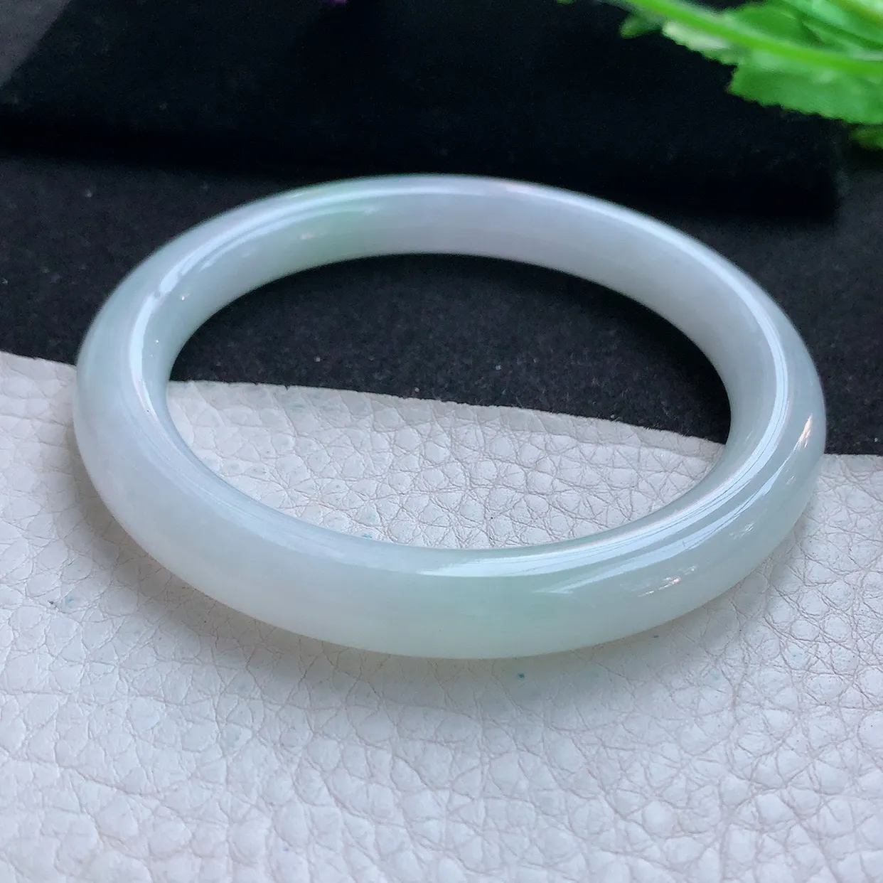 nr自然光59*9*9.3美人镯 天然翡翠A货玉手镯清爽圆条玉手环 叮当镯