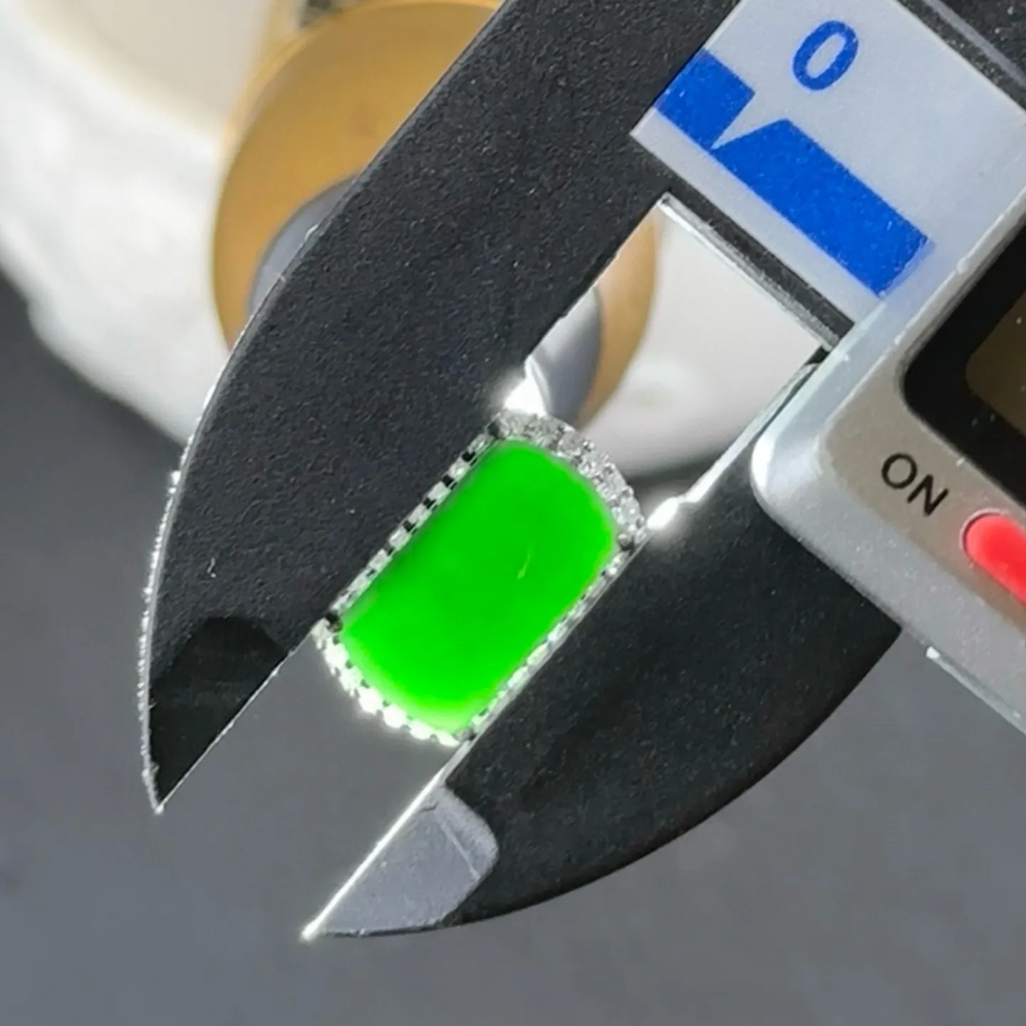 精品18k马鞍墨翠女戒 种好色正 黑度极好 打灯通透 油性十足 尺寸11.5