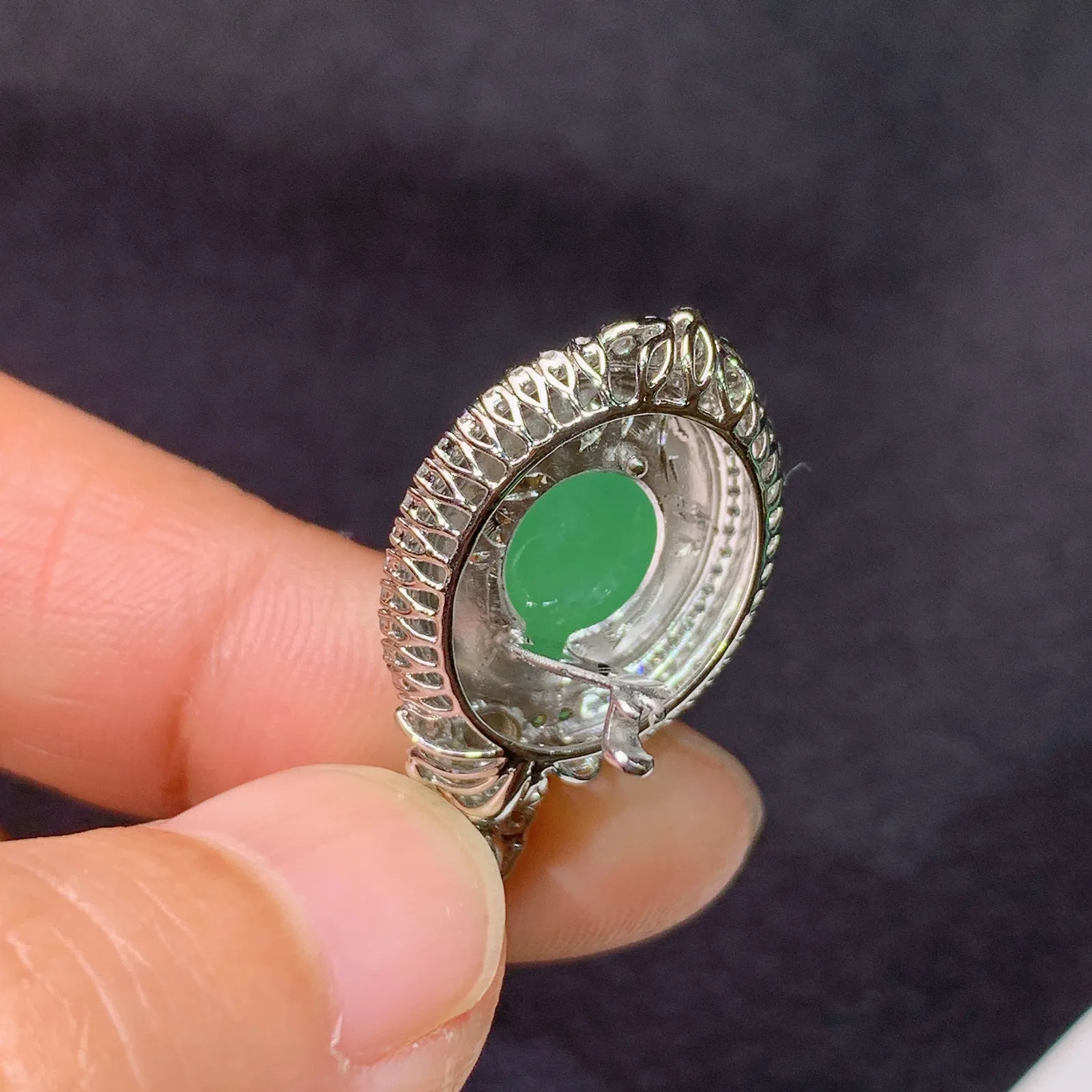 甜绿蛋面吊坠，18k金镶嵌，冰润色阳，玉质细腻，种水足，Yj03 尺寸28*15*9.2