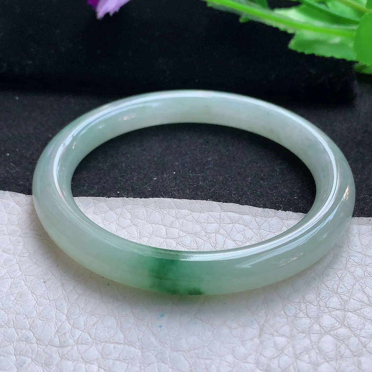 ll自然光55*8.3美人镯 天然翡翠A货玉手镯飘花清秀圆条玉手环 叮当镯