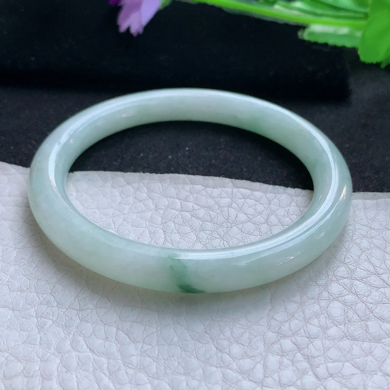 nr自然光55.5*8.6*8美人镯 天然翡翠A货玉手镯飘花秀气圆条玉手环 叮当镯