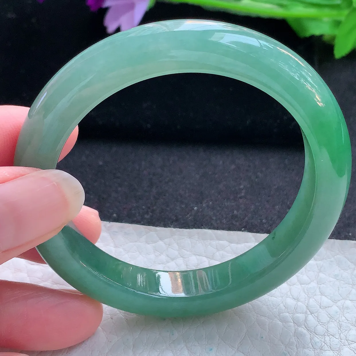 js自然光53.5*10.8*8.3平安镯 天然翡翠A货玉手镯满绿秀气宽边玉手环