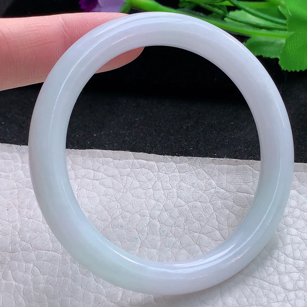 ee自然光56.5*8.2*8.5美人镯 天然翡翠A货圆条手镯水清新玉手环 叮当镯