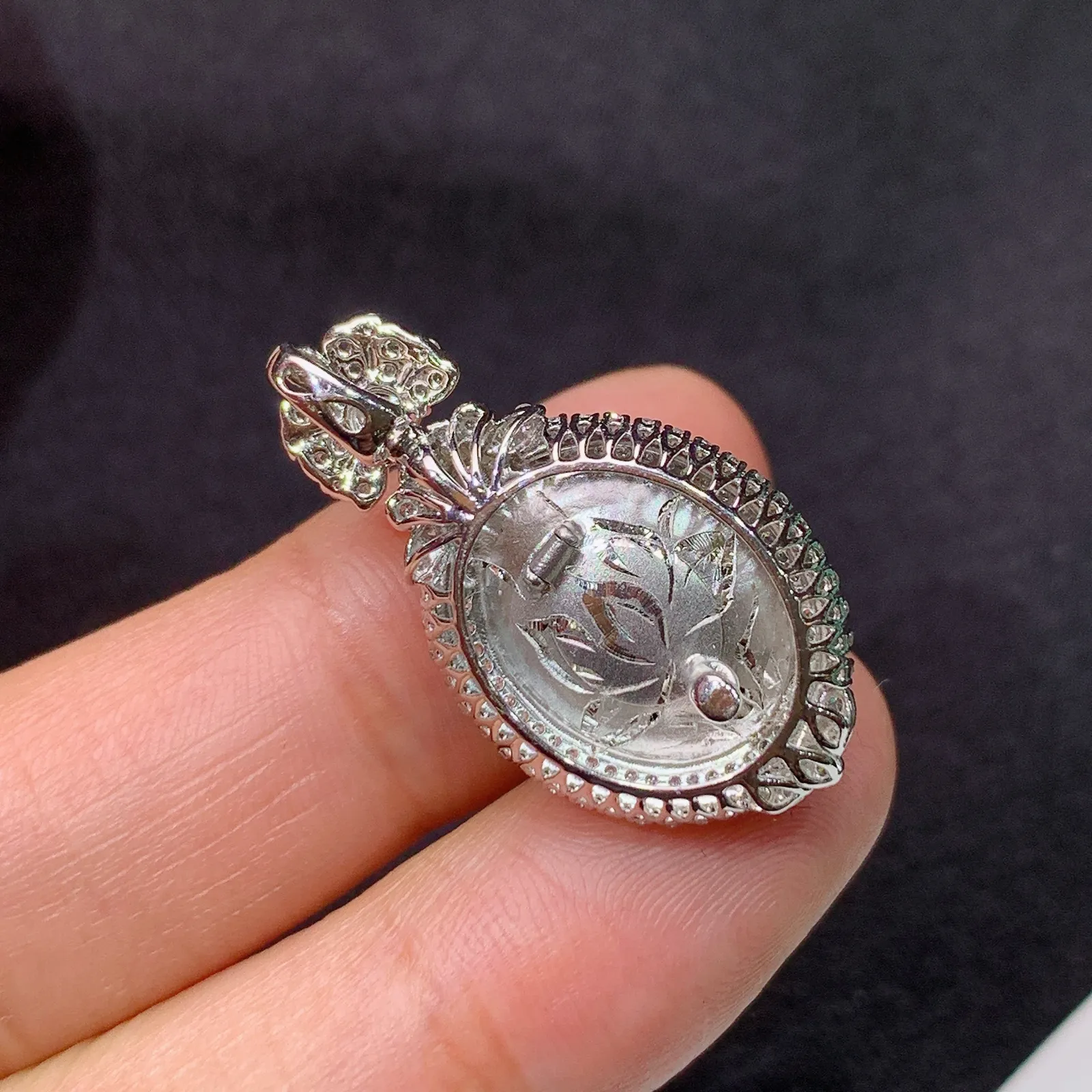 甜绿蛋面吊坠，18k金镶嵌，冰润色阳，玉质细腻，种水足，Yj03 尺寸28*15*9.2