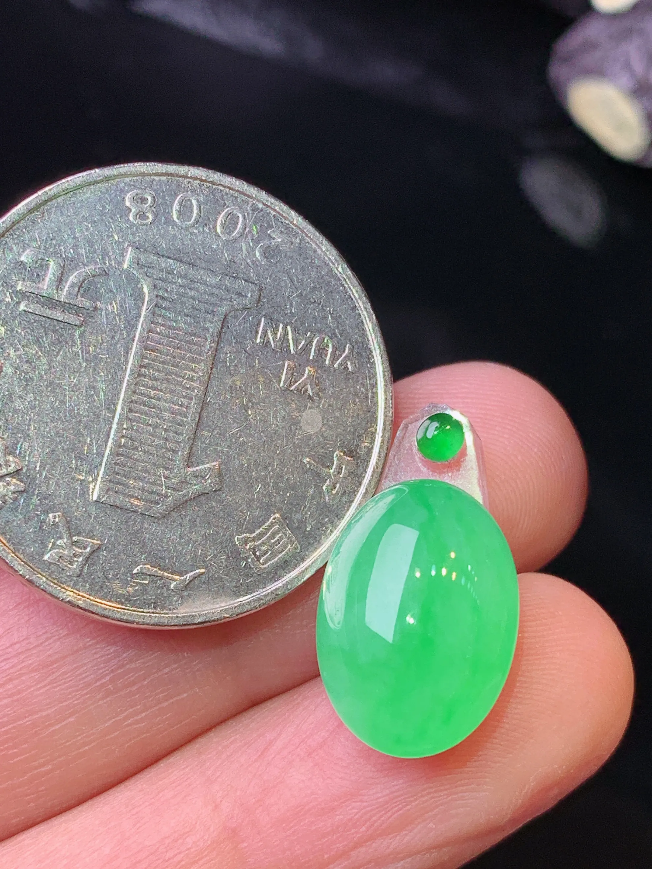 镶嵌款 翠绿蛋面 玉质细腻 色泽清新艳丽 整体尺寸14.5*10.3*7