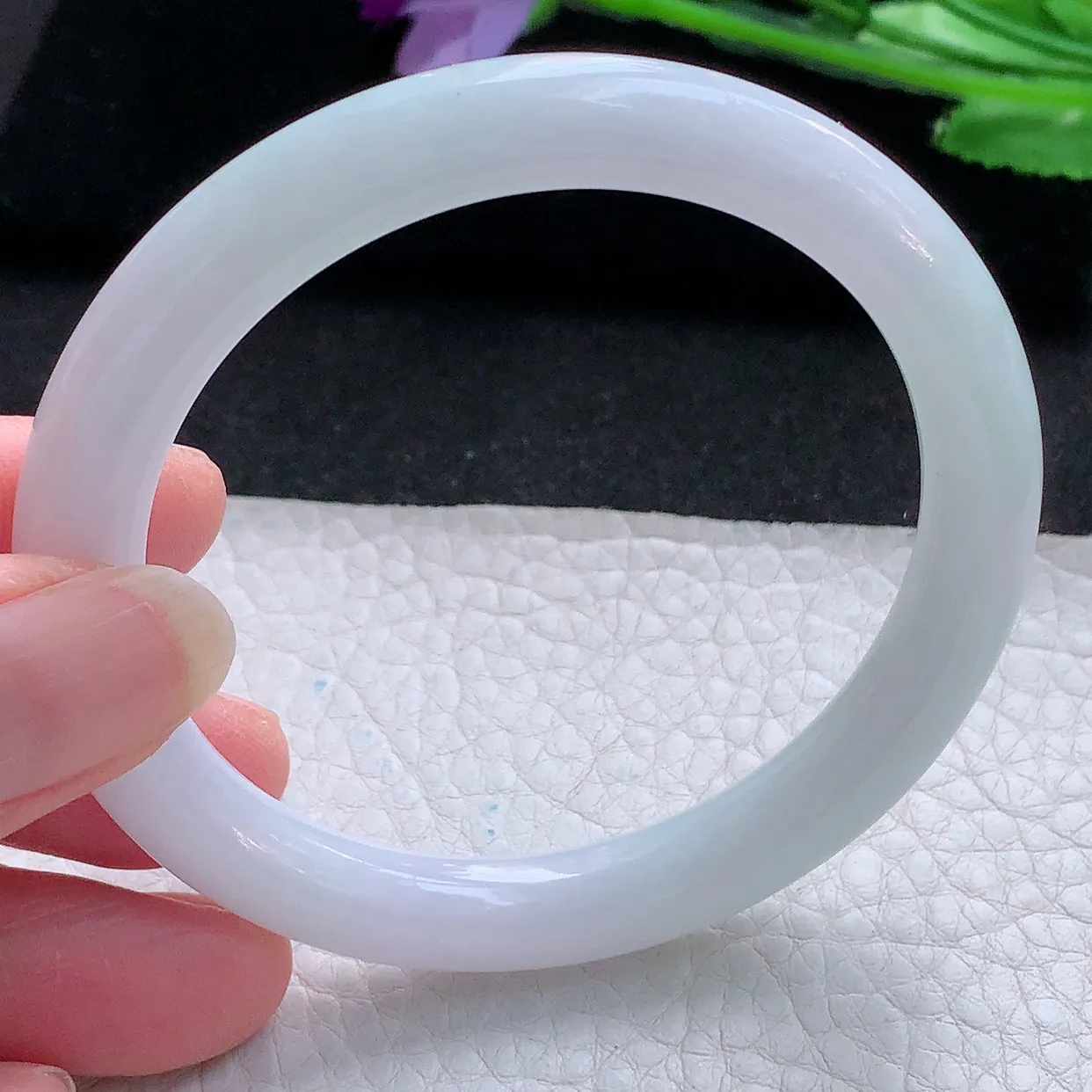 ee自然光56.5*8.2*8.5美人镯 天然翡翠A货圆条手镯水清新玉手环 叮当镯