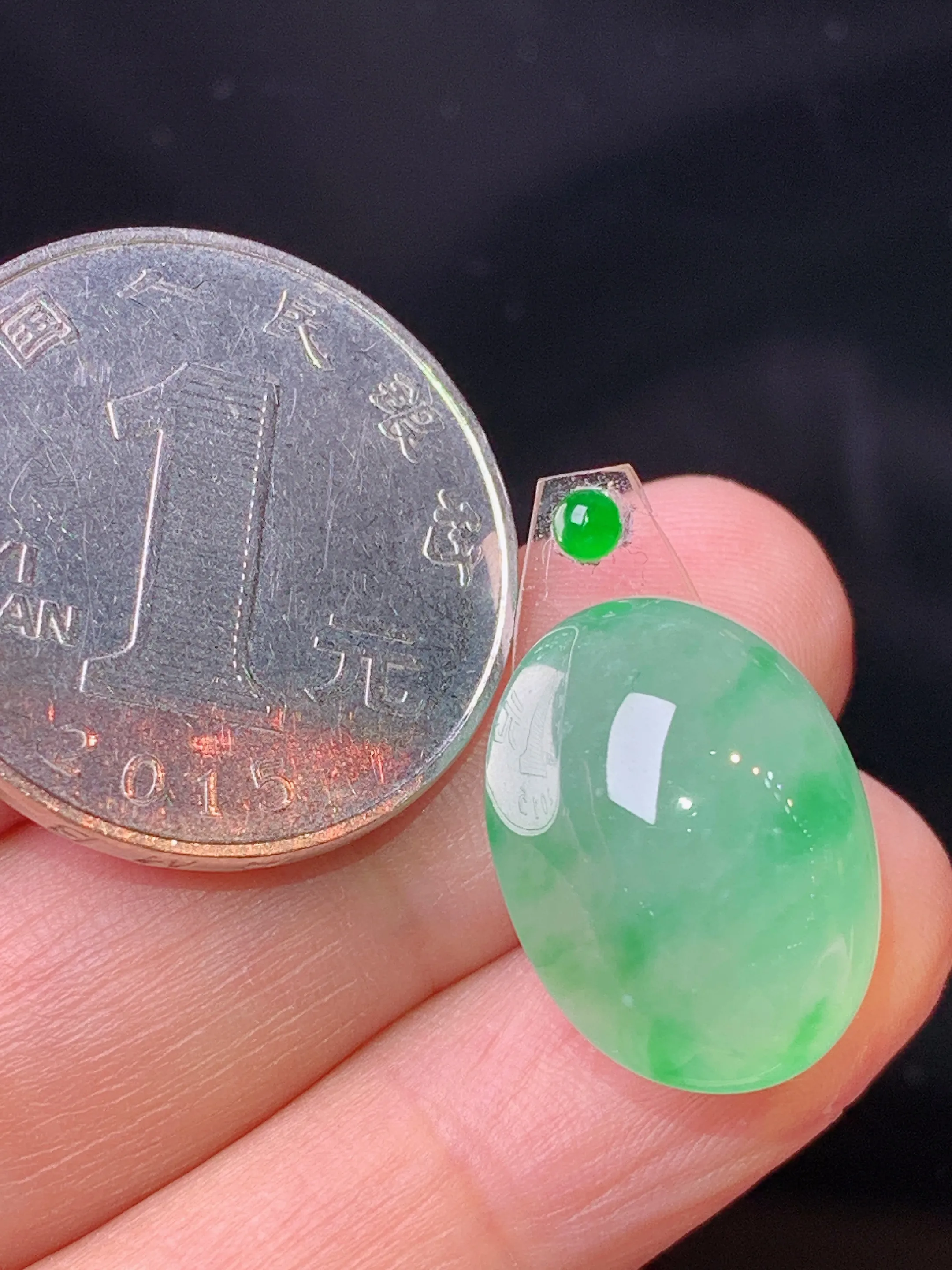 镶嵌款 飘绿蛋面吊坠 玉质细腻 色泽清新艳丽 整体尺寸18.3*13.7*11.5