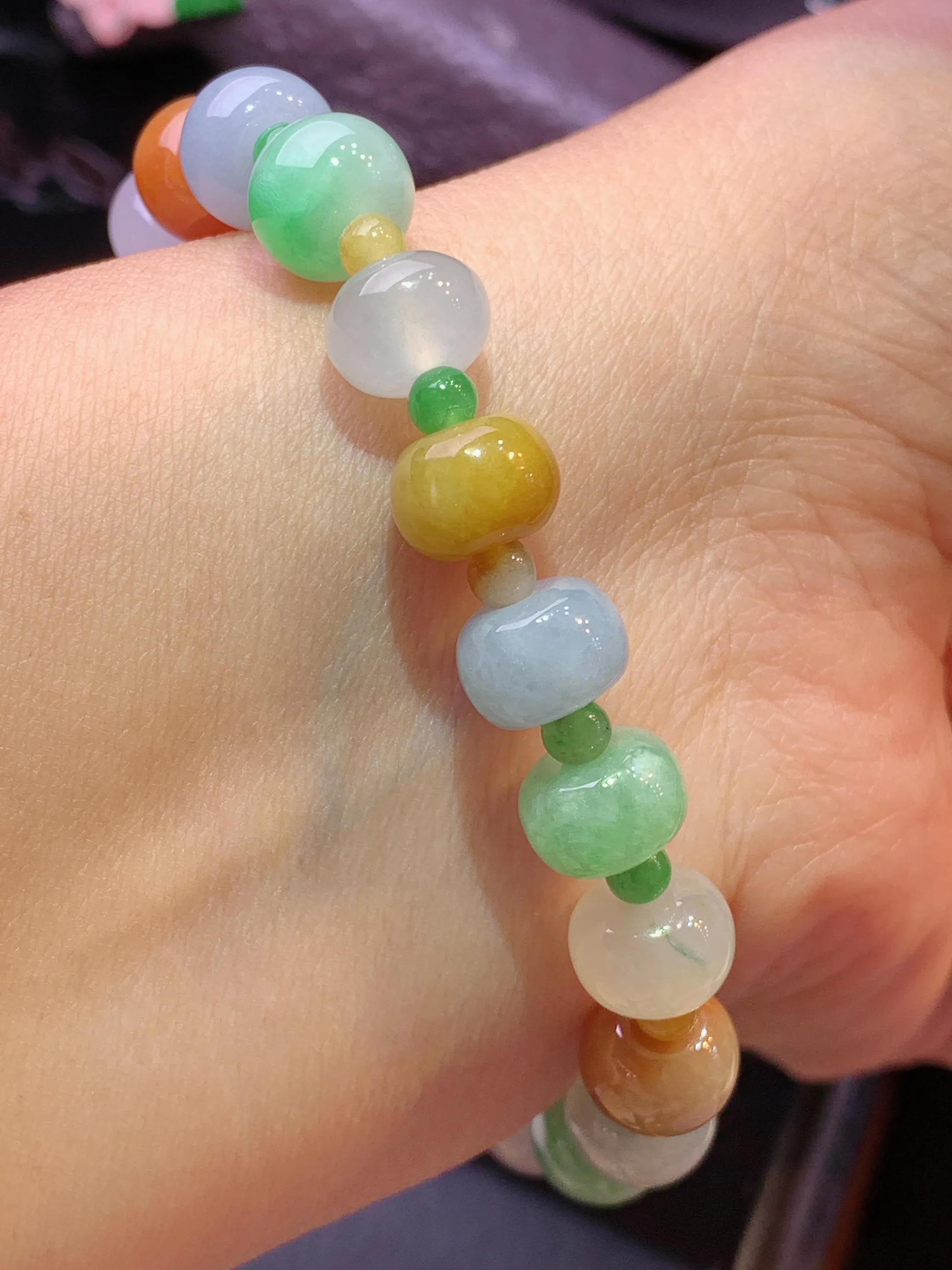 多彩算盘珠手链 玉质细腻 色泽清新艳丽 整体尺寸9.2*6.2
