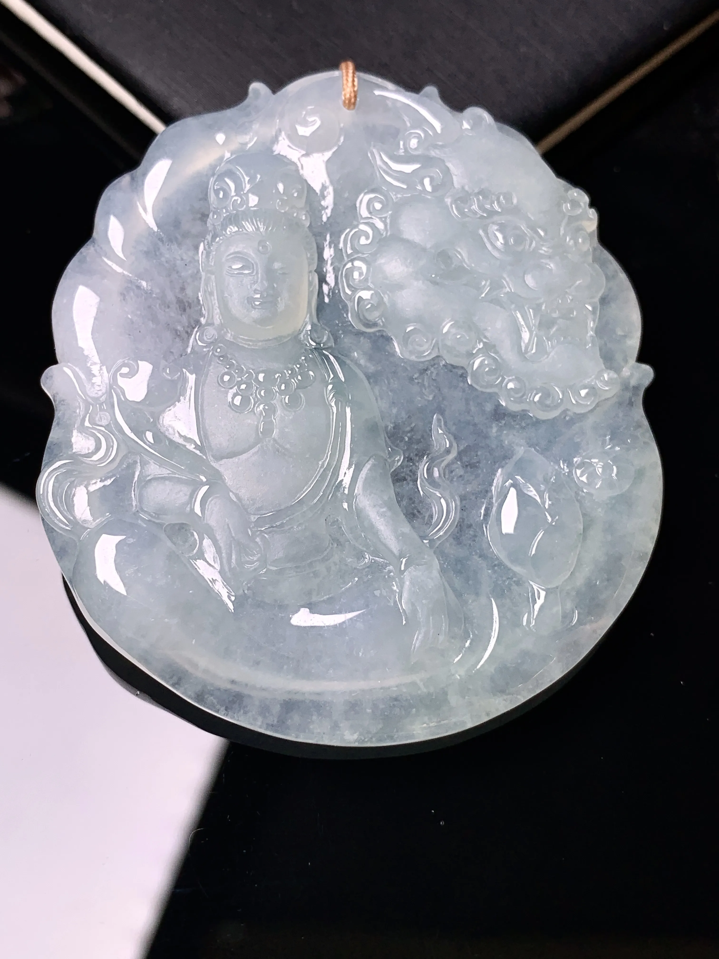 冰种文殊观音菩萨吊坠 玉质细腻 色泽清新艳丽 整体尺寸51.3*45.2*5