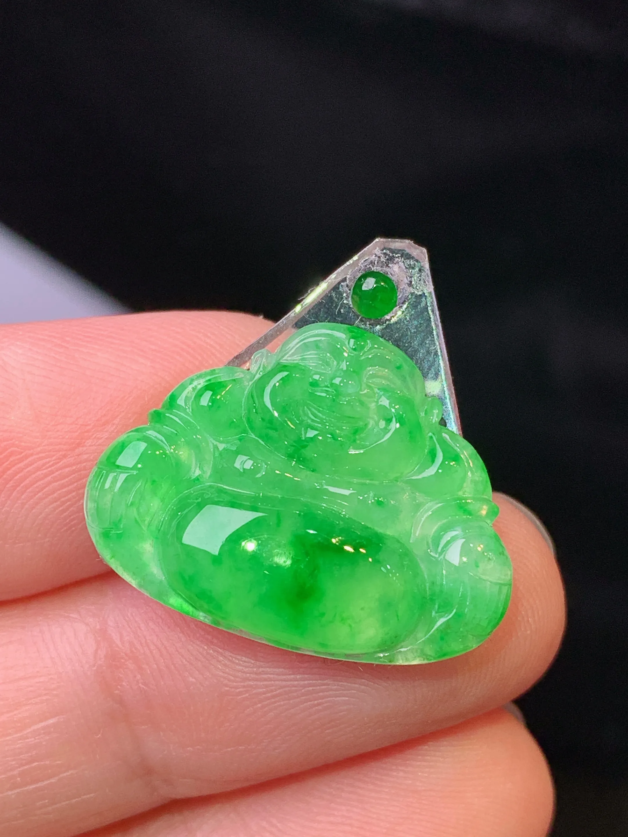 镶嵌款 翠绿佛公吊坠 玉质细腻 色泽清新艳丽 整体尺寸16.6*22.2*4.5