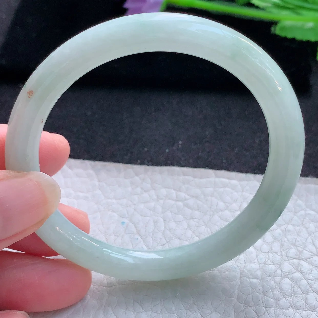 nr自然光55.5*8.6*8美人镯 天然翡翠A货玉手镯飘花秀气圆条玉手环 叮当镯