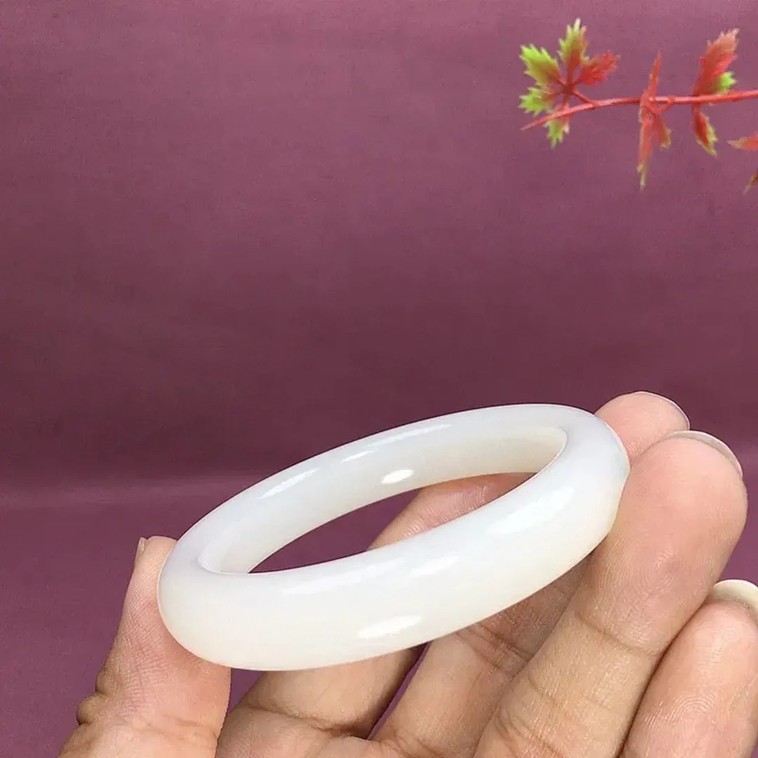 和田玉57圈口羊脂白手镯！玉质细腻油润 底色纯净无裂无杂 脂粉好，品质高