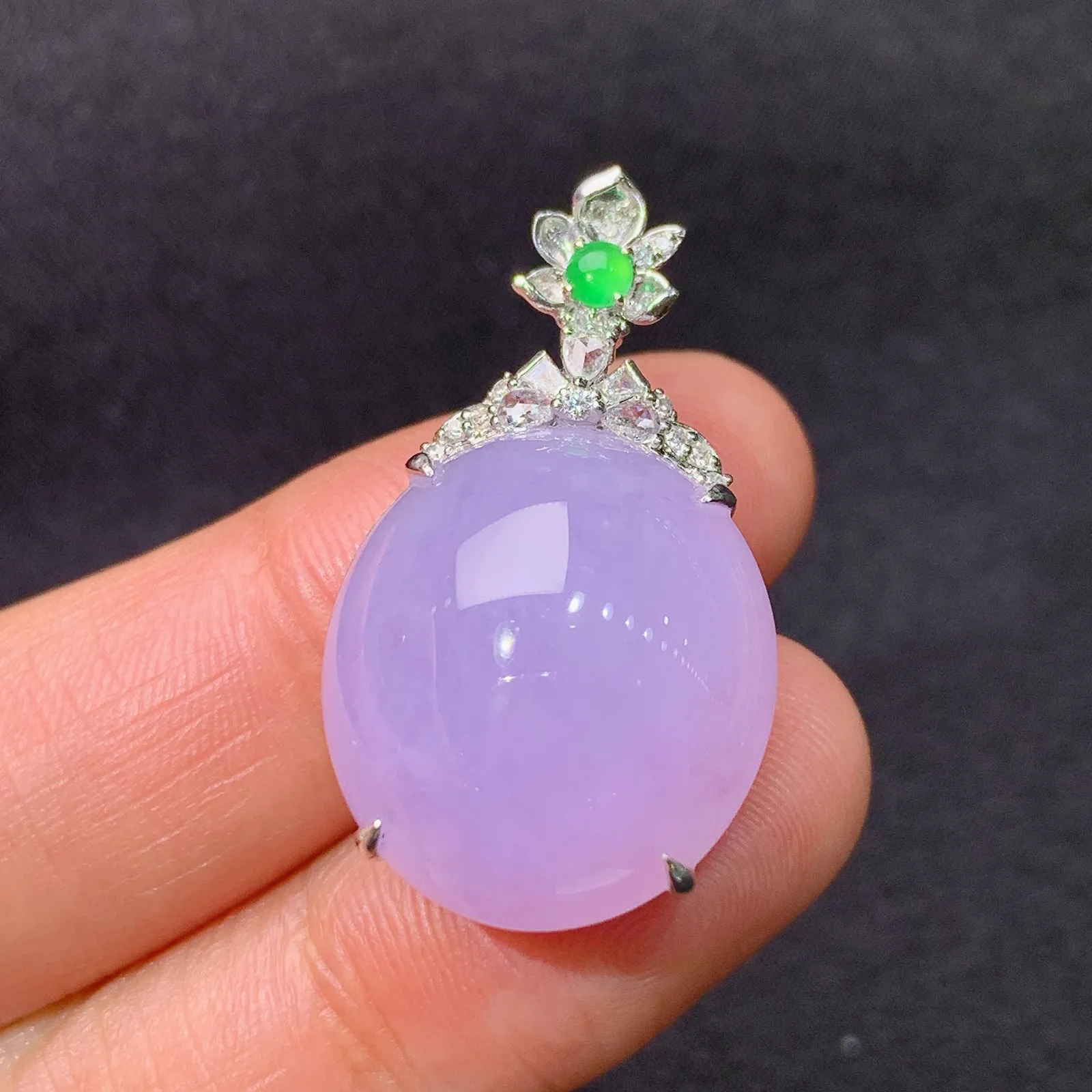 紫罗兰蛋面吊坠，18k金镶嵌，温润细腻，颜色鲜艳，Xyg 尺寸29.9*17.2*10.7