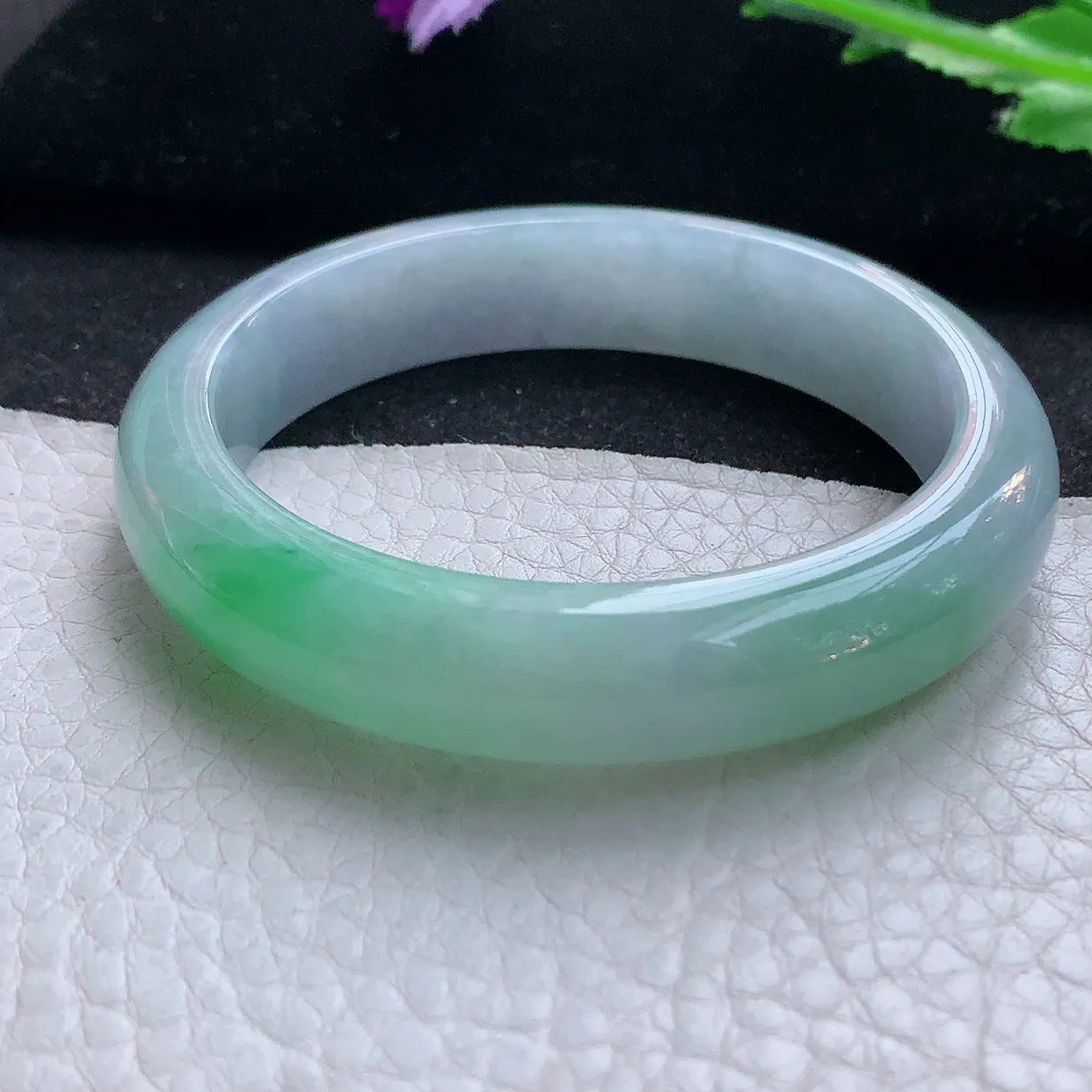 yh小圈口52.3*12*7.6平安镯 天然翡翠A货飘绿玉手镯清秀宽边玉手环