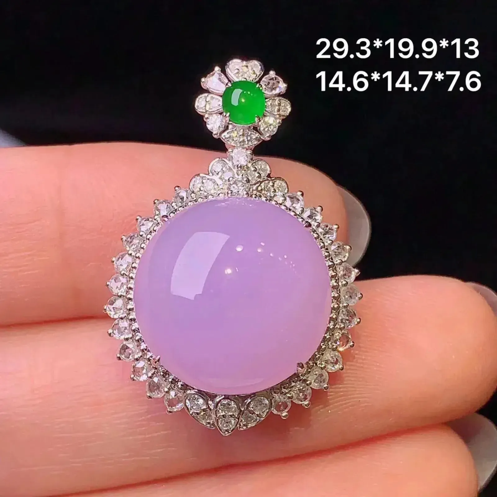 18k金钻镶嵌紫罗兰蛋面吊坠 玉质细腻 色泽清新艳丽 整体尺寸29.3*19.9*13