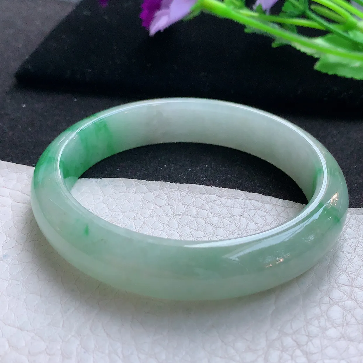 ll自然光59*13.3*8平安镯 天然翡翠A货玉手镯飘绿宽边玉手环