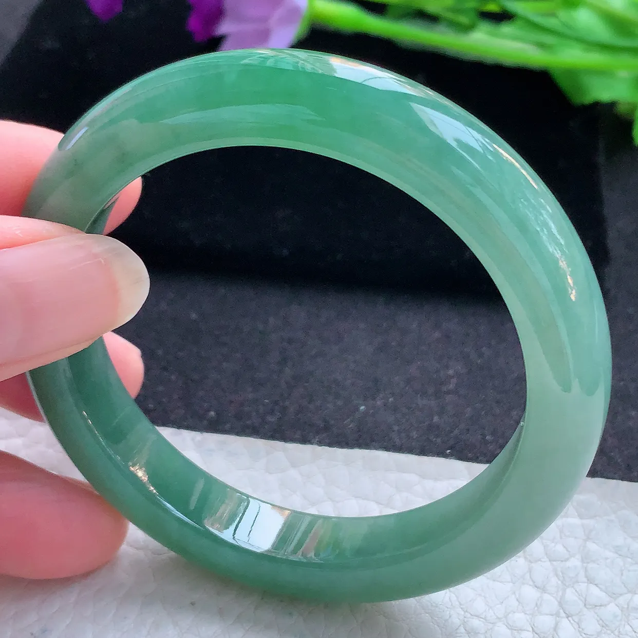 js自然光53.5*10.8*8.3平安镯 天然翡翠A货玉手镯满绿秀气宽边玉手环