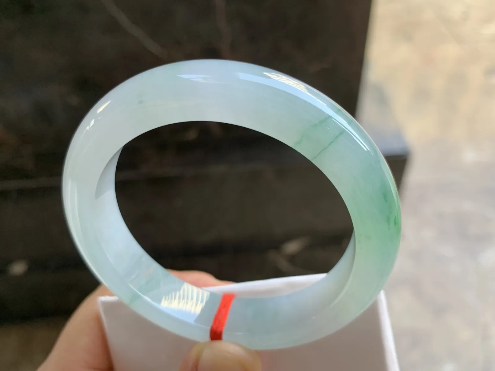 55.5-12.7-9mm
冰种飘绿手镯 水润光泽 花色漂亮