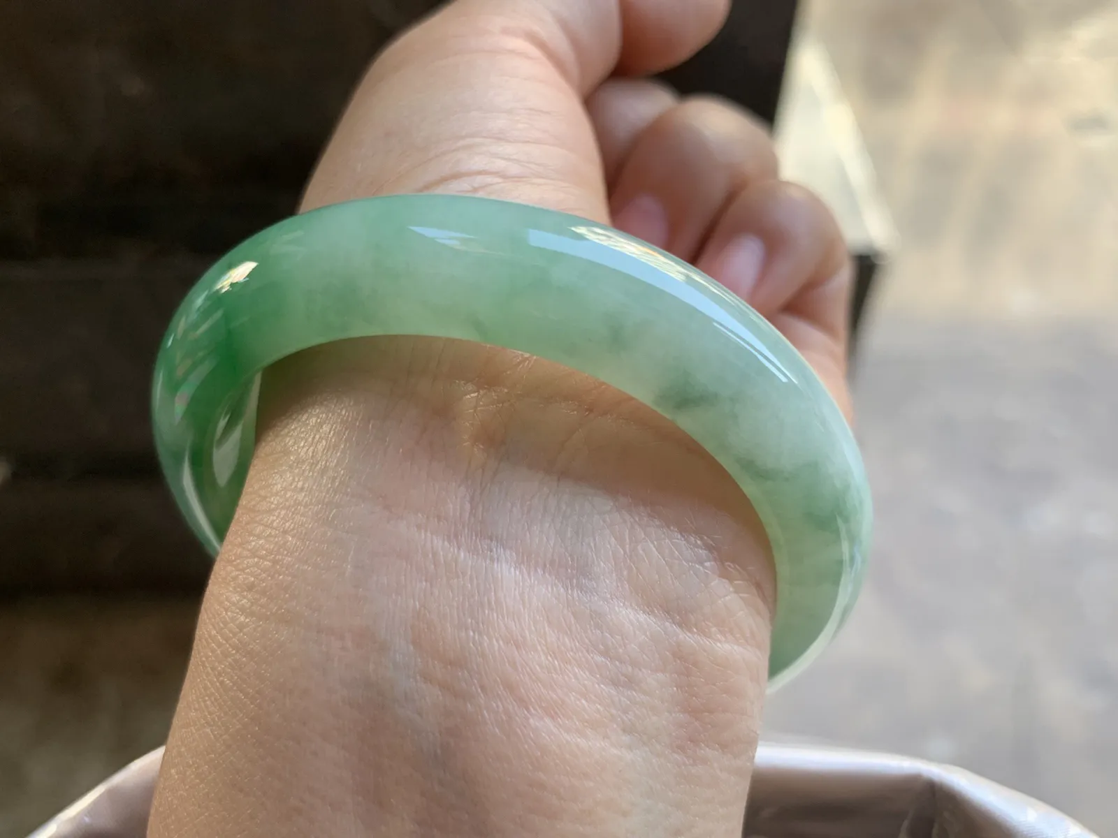 56-13-8.3mm
带色手镯 底子细腻 颜色漂亮