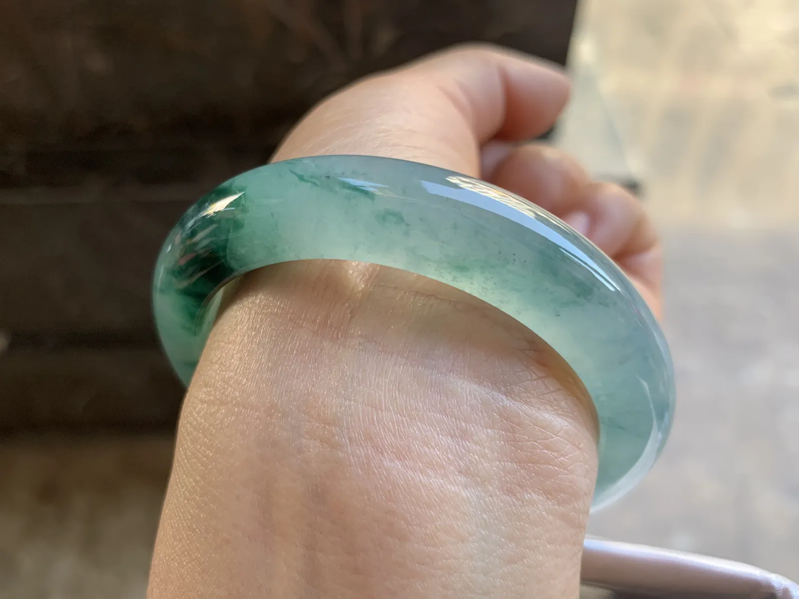 54-11.6-8.7mm
冰种蓝花手镯 水润光泽 花色漂亮