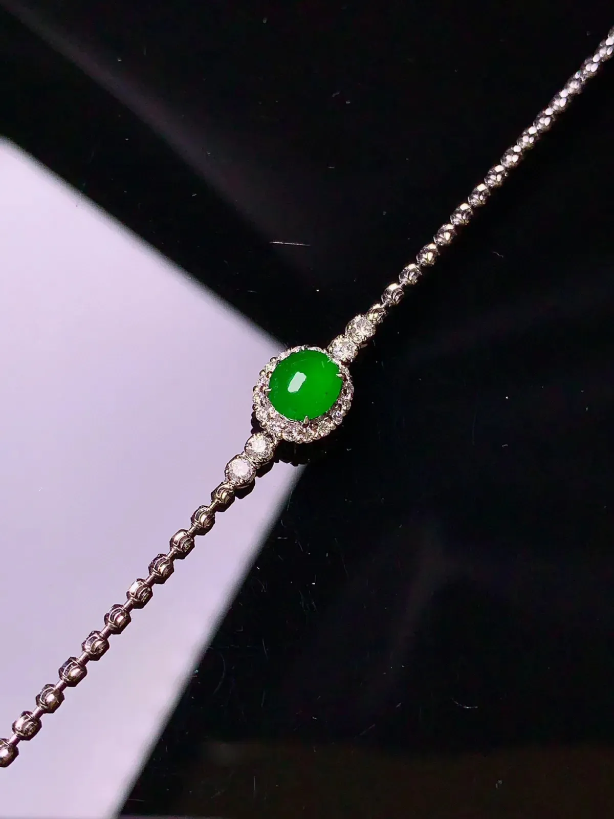 18k金钻镶嵌满绿蛋面手链 玉质细腻 色泽清新艳丽 裸石尺寸6*5.2*3