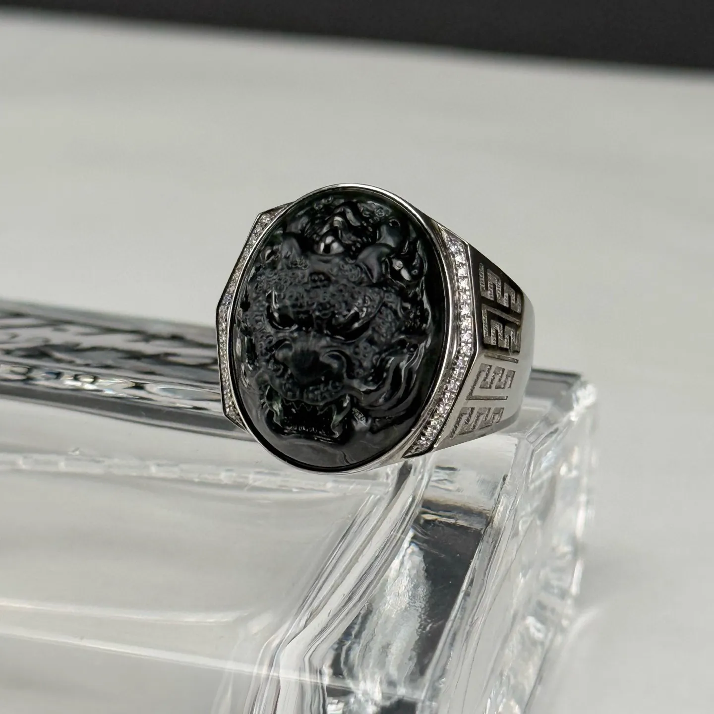 精品18k墨翠龙头男戒 种好色正 黑度极好 打灯通透 油性十足 尺寸20.1