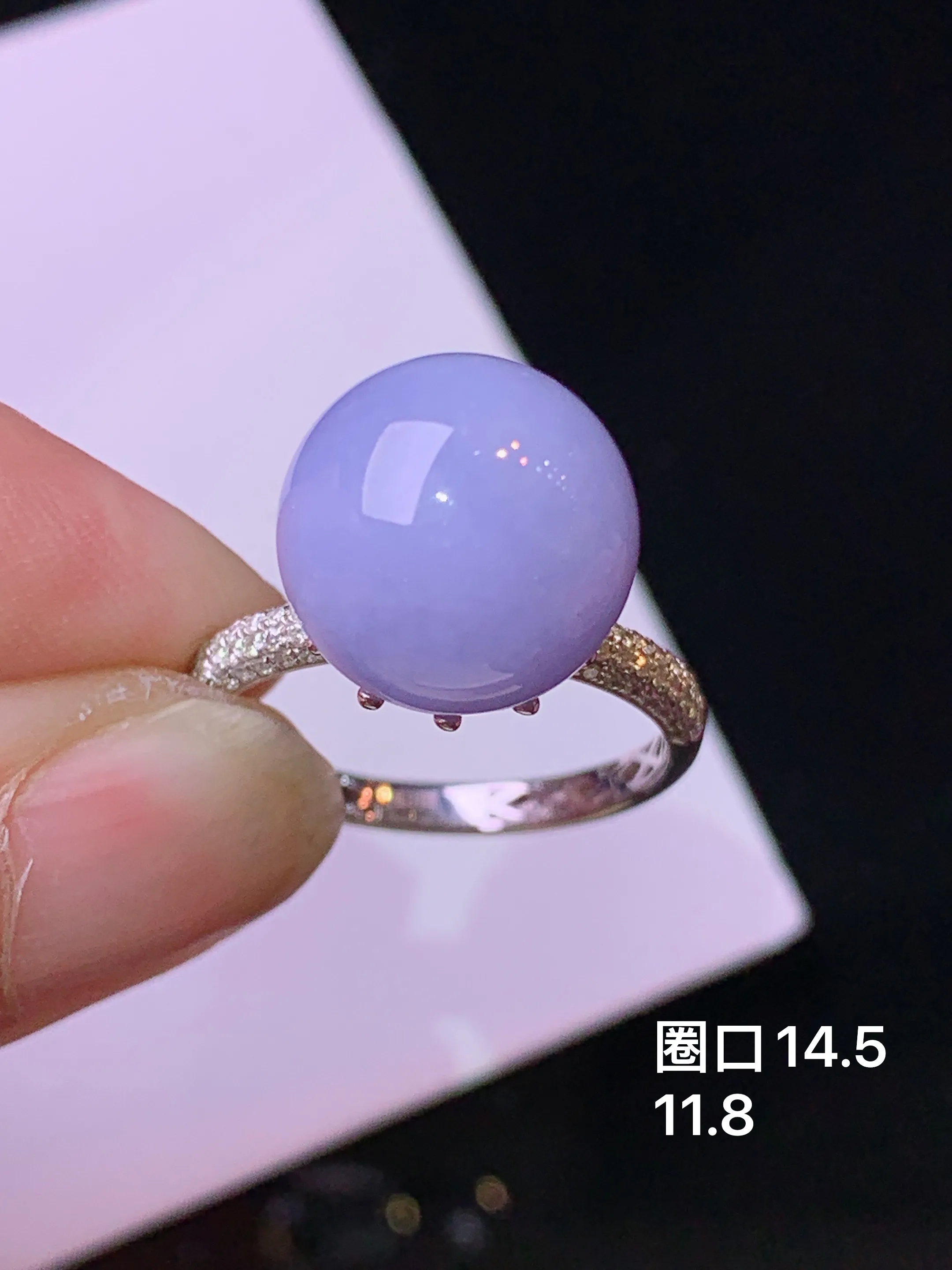 18k金钻镶嵌紫罗兰圆珠戒指 玉质细腻 色泽清新艳丽 圈口14.5 整体尺寸11.8