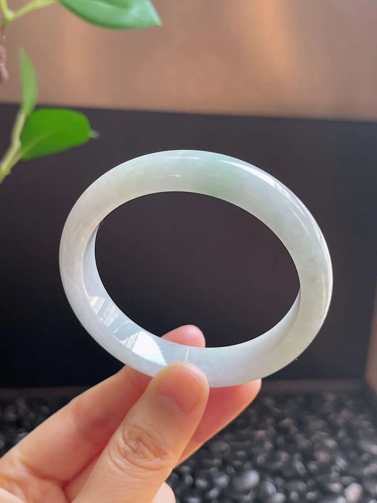 正圈53.4圈口，翡翠糯化种淡绿色手镯