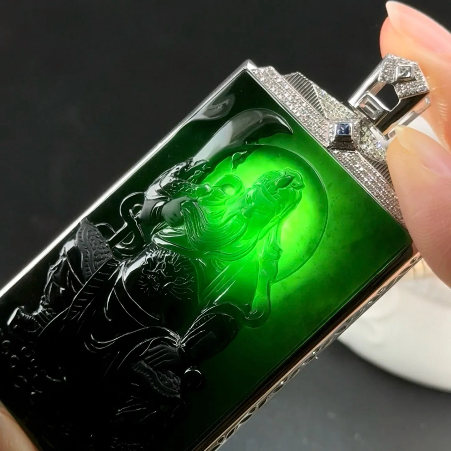 墨翠关公 种好色正 黑度极好 打灯通透 油性十足 尺寸79.9