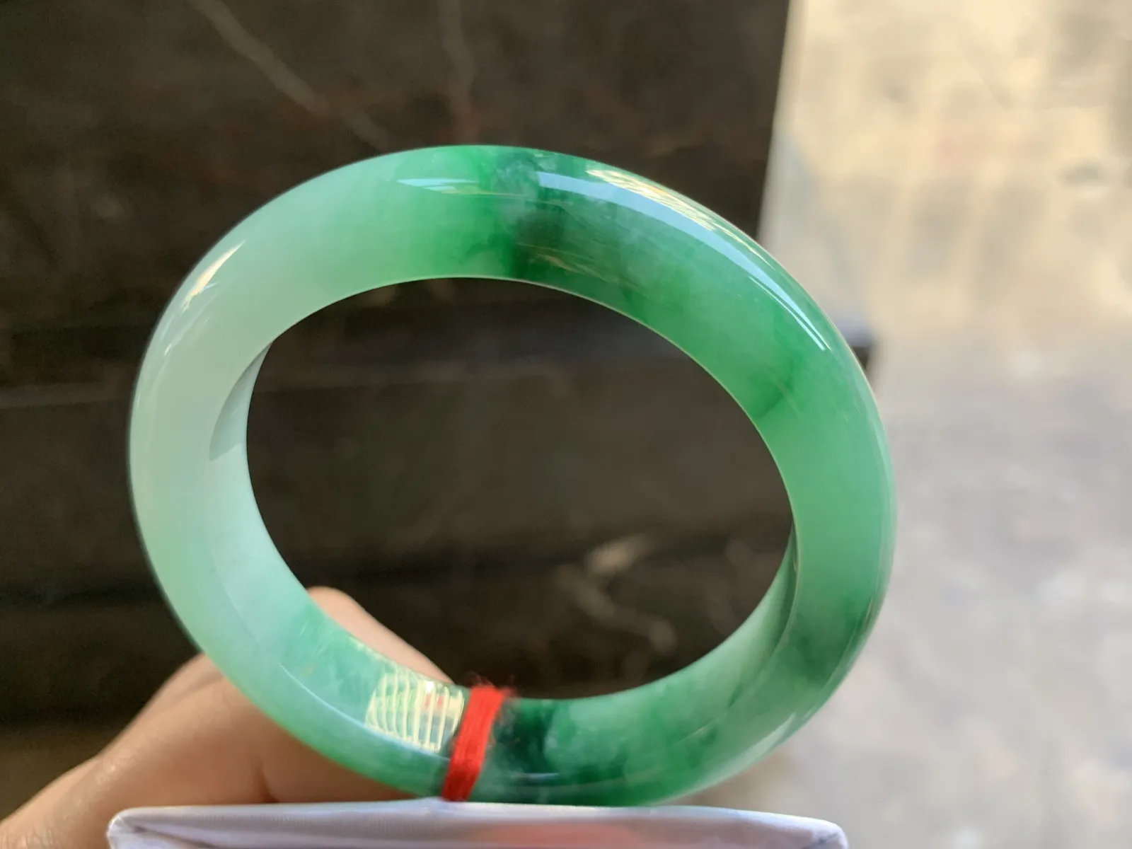 55-12.3-8.8mm
带色手镯 底子细腻 颜色辣绿 推荐