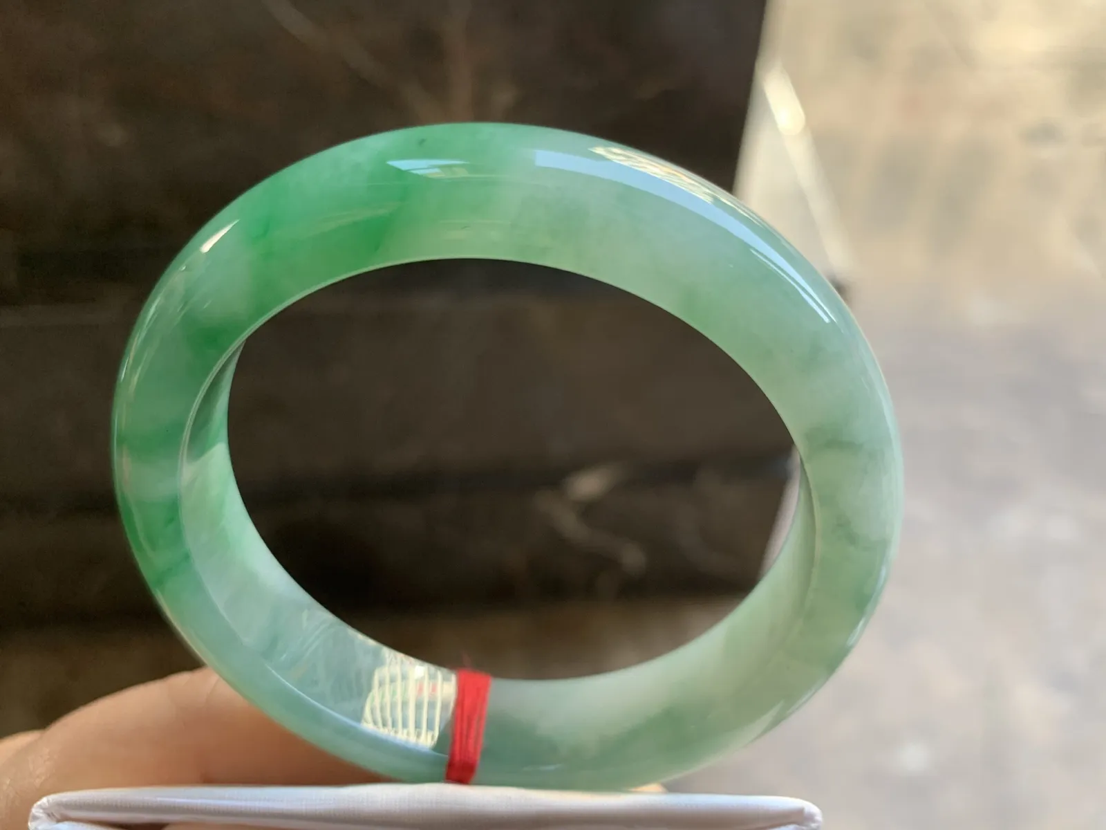 56-13-8.3mm
带色手镯 底子细腻 颜色漂亮