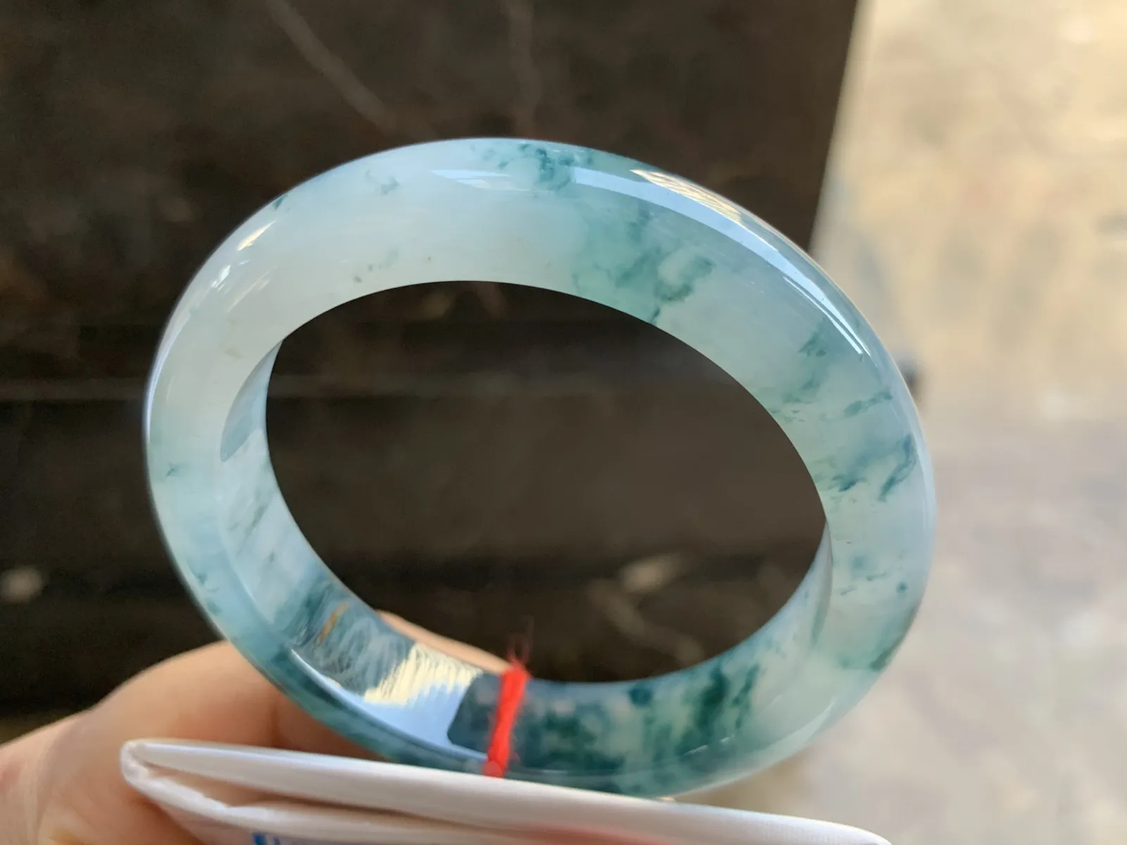 56-12.8-8.6mm
冰种蓝花手镯 水润光泽 花色漂亮