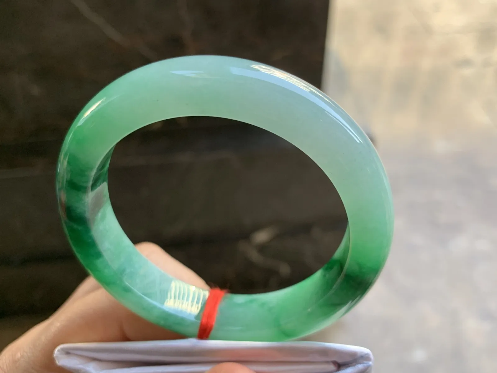 55-12.3-8.8mm
带色手镯 底子细腻 颜色辣绿 推荐