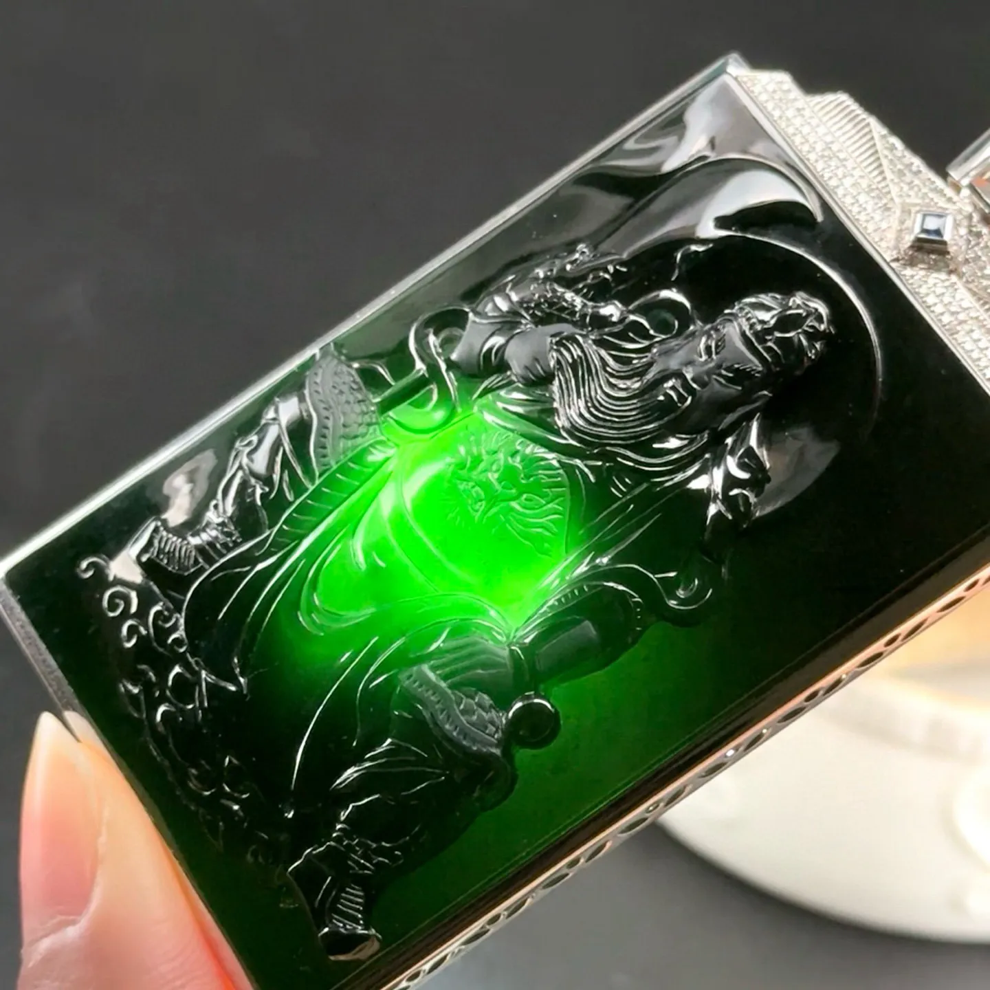 墨翠关公 种好色正 黑度极好 打灯通透 油性十足 尺寸79.9