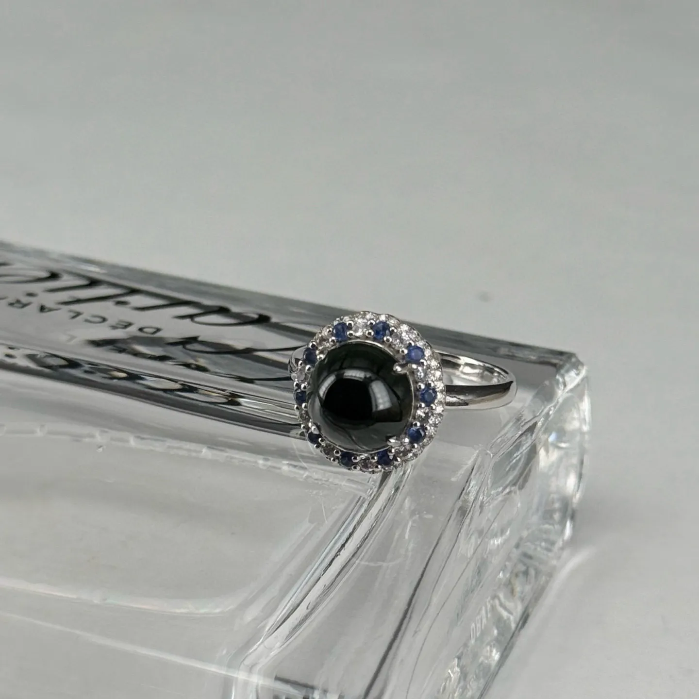 精品18k墨翠蛋面女戒 种好色正黑度极好 打灯通透 油性十足 尺寸13.5