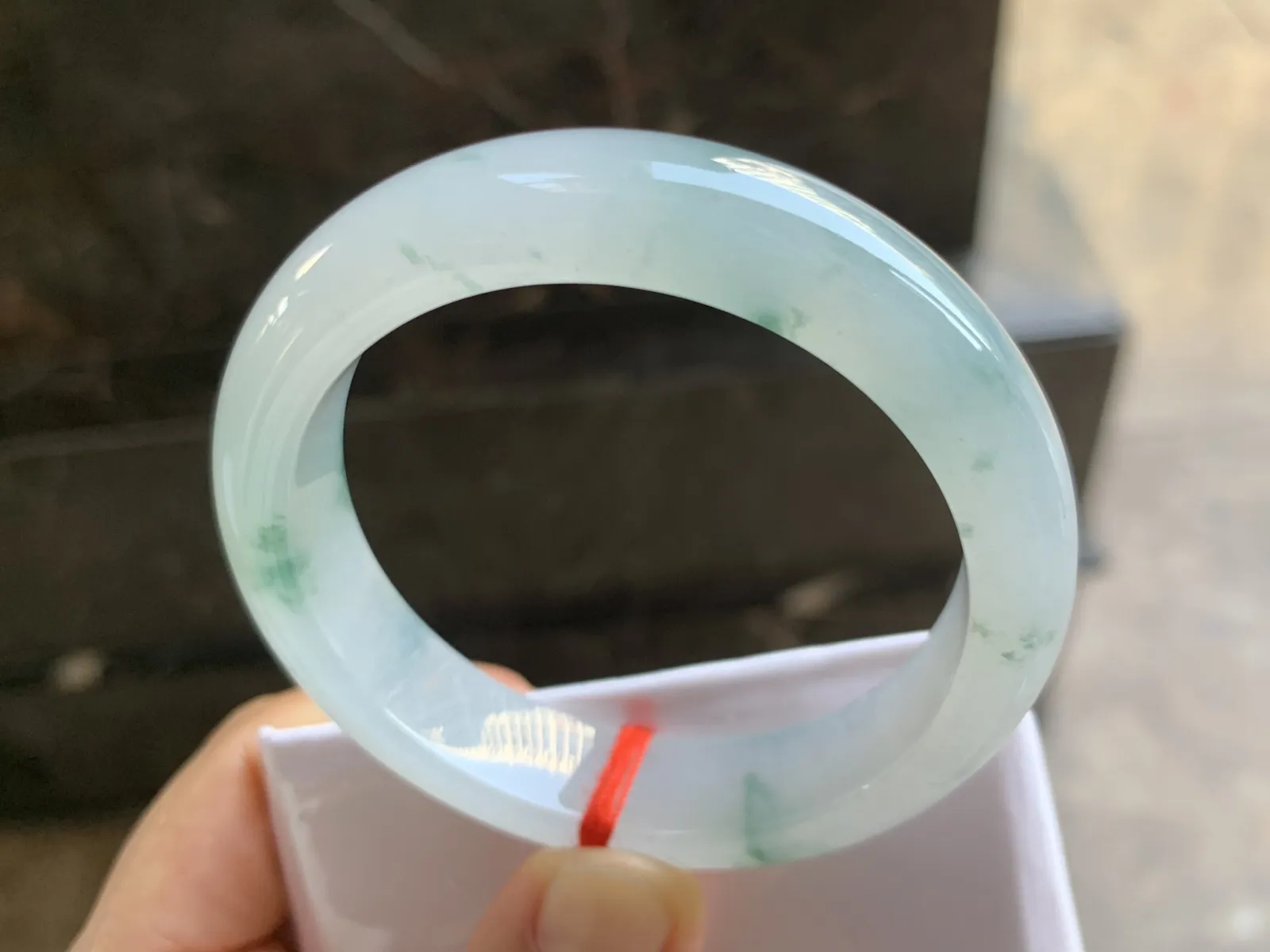 53-13-8.2mm
冰种飘花手镯 水润光泽 清爽