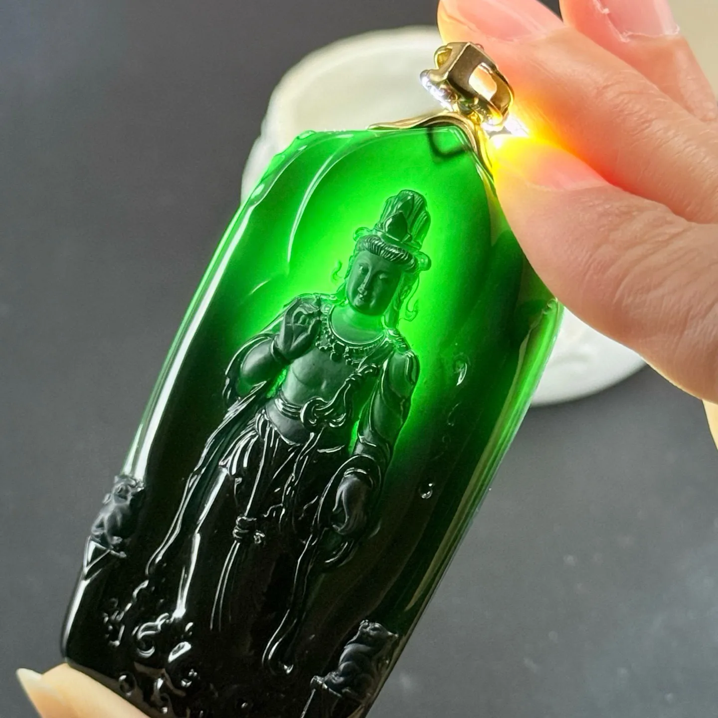 墨翠观音 打灯通透 黑度极好 尺寸80.2