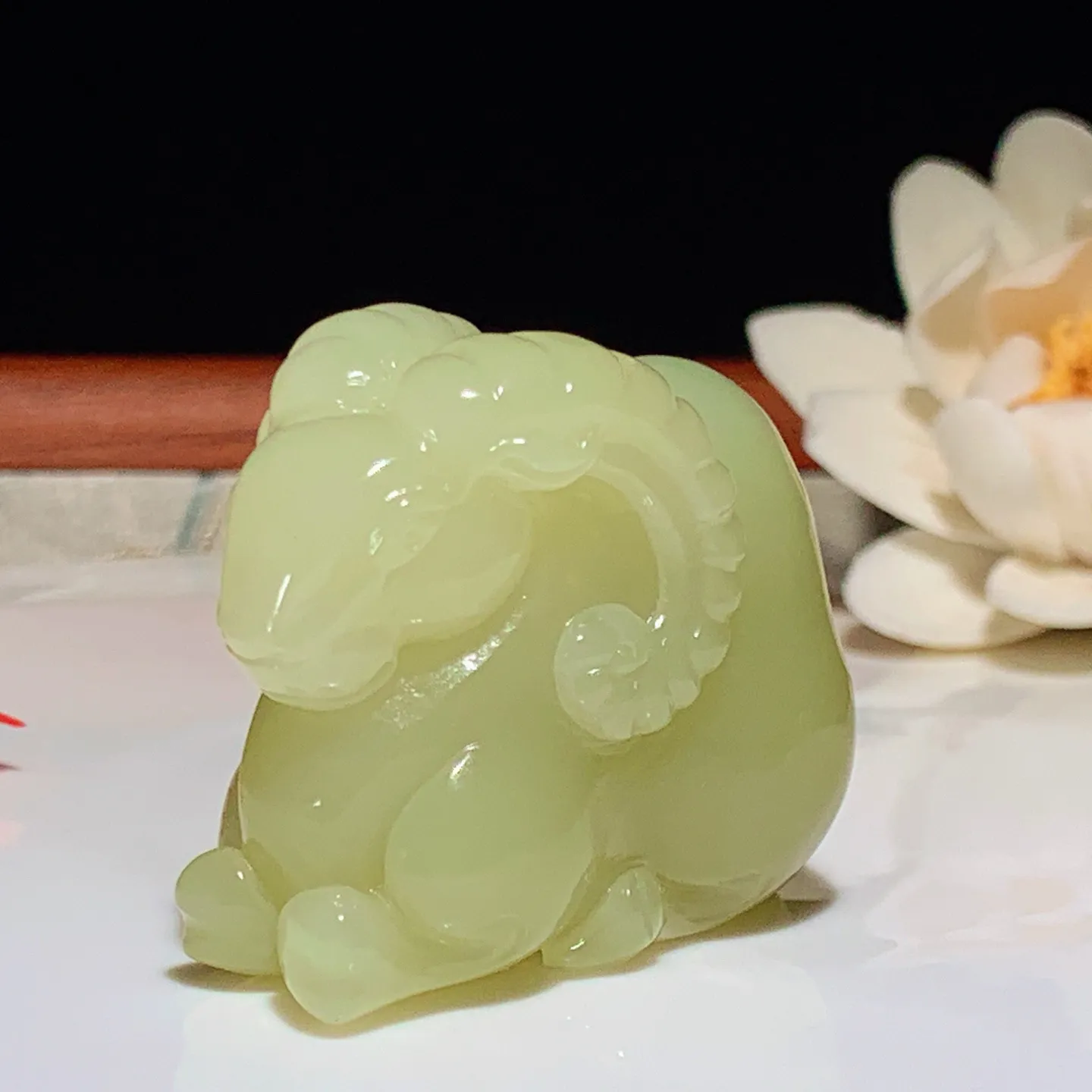 新疆和田玉黄口料洋洋如意羊挂件 尺寸44/26/36重71克 无裂无杂 玉质细腻油润 底色纯净 脂粉