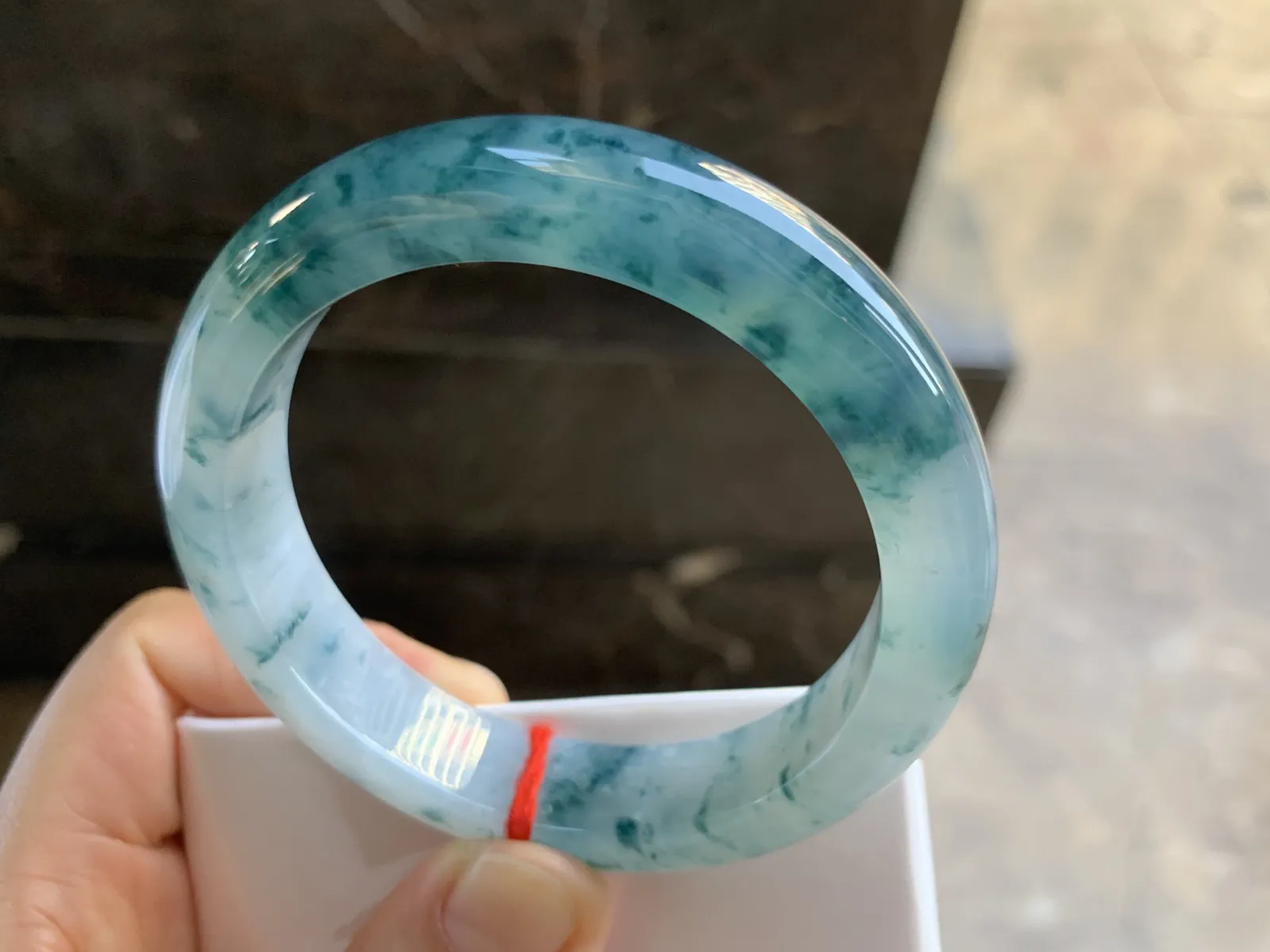 56-12.8-8.6mm
冰种蓝花手镯 水润光泽 花色漂亮