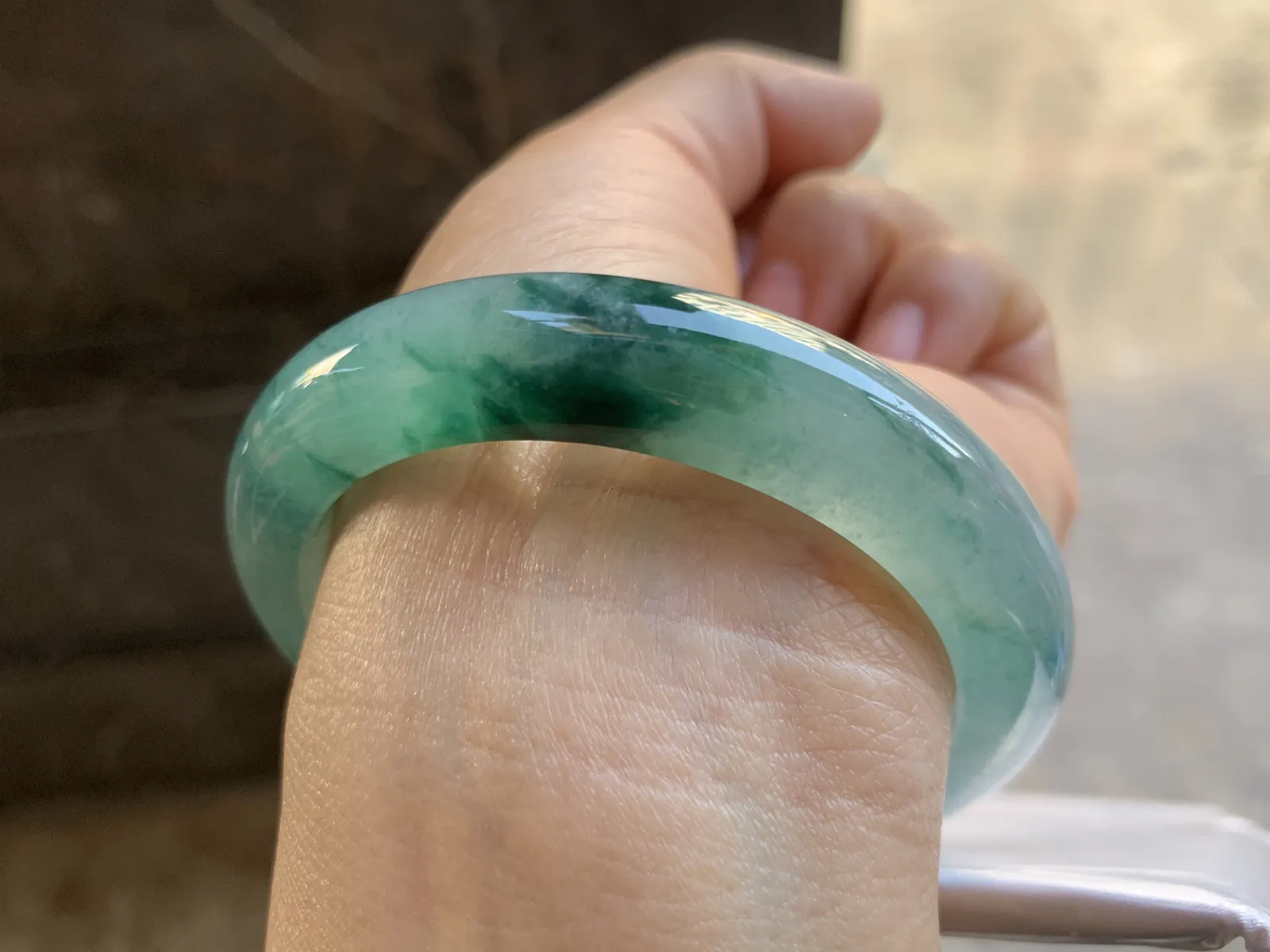 54-11.6-8.7mm
冰种蓝花手镯 水润光泽 花色漂亮