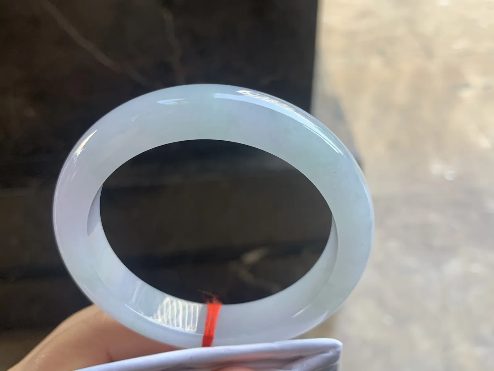 57.5-11.8-9mm
春色手镯 底子细腻 水润 颜色漂亮