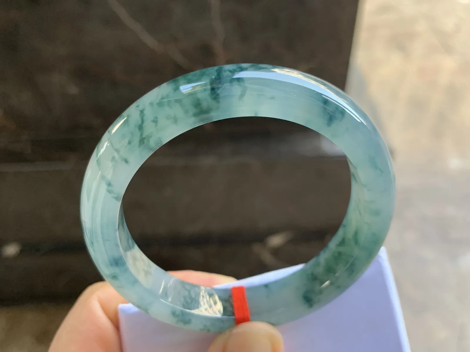 55-12.2-8.6mm
冰种飘花手镯 水润冰透 花色灵动