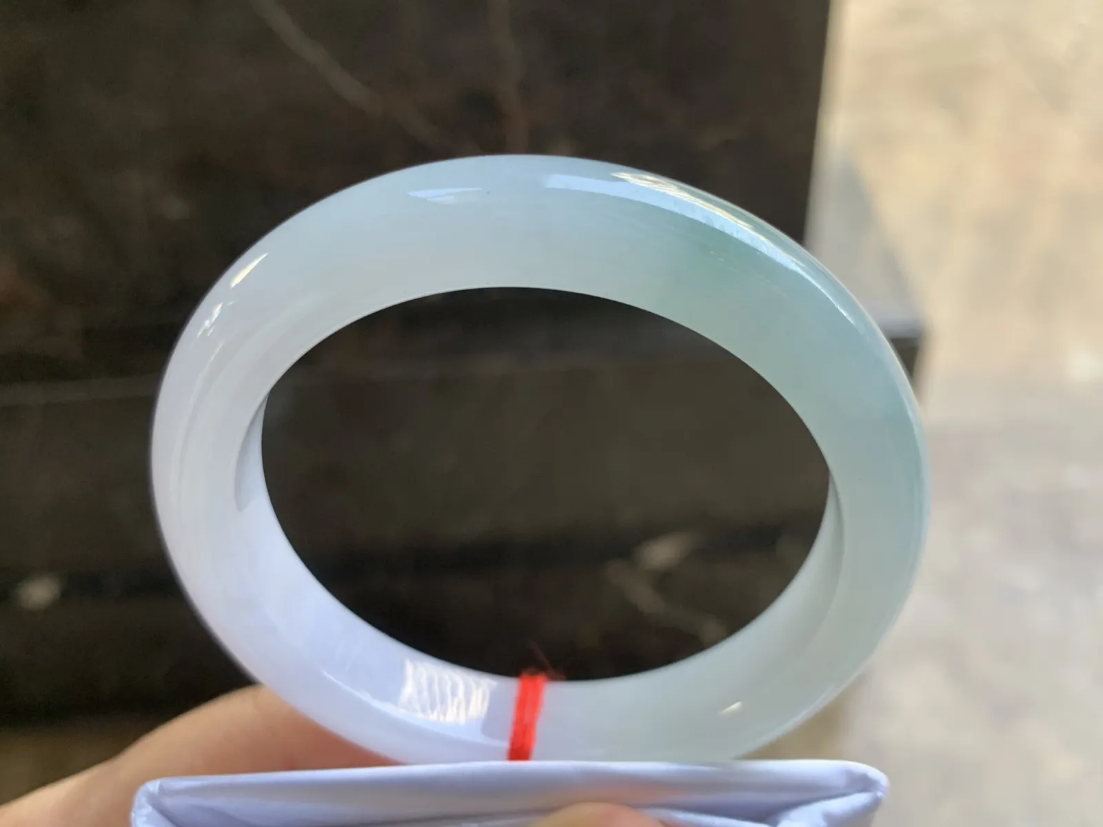 56-11.2-8.2mm
糯冰带底色手镯 底子细腻 水润 清爽