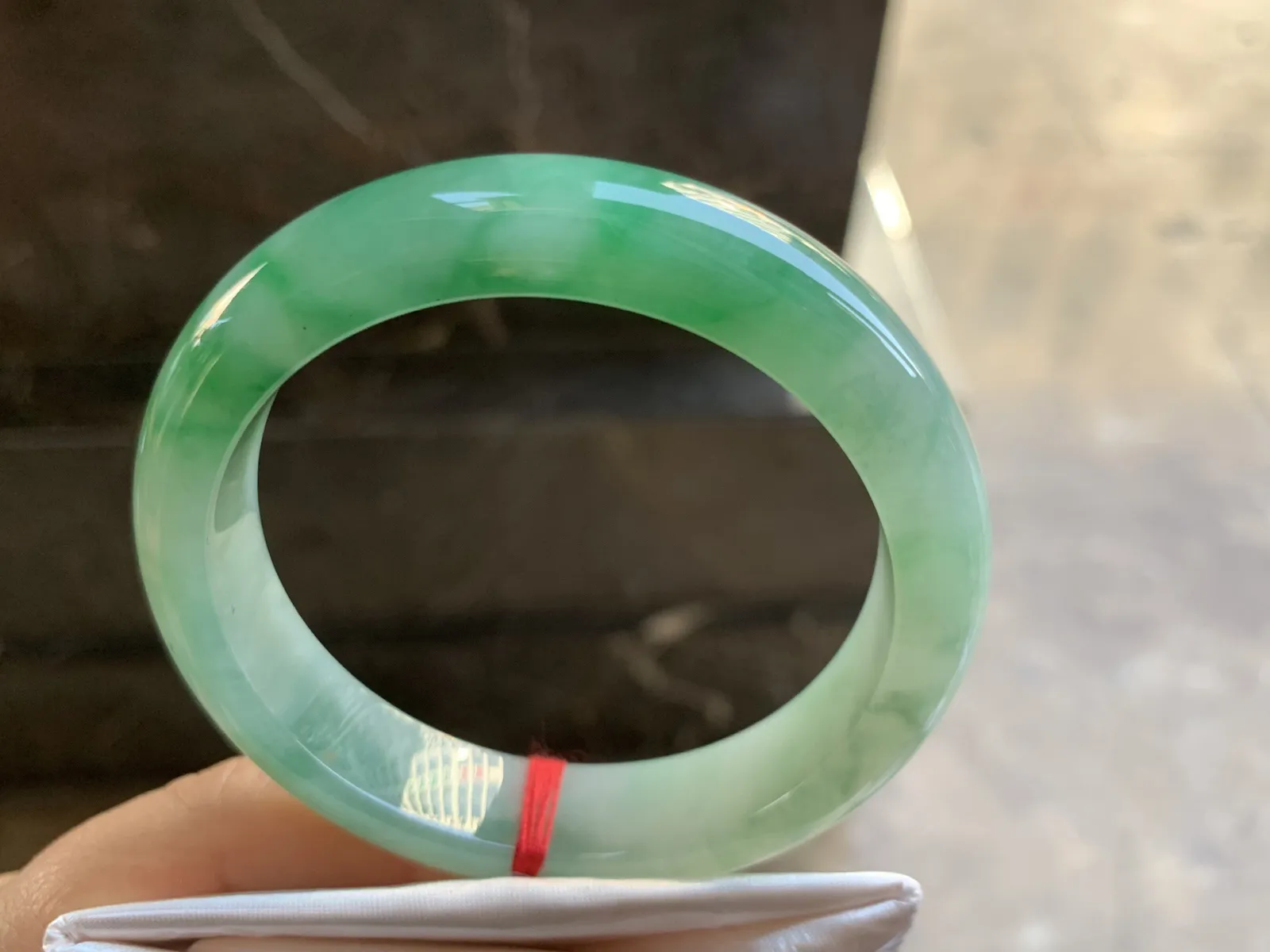 56-13-8.3mm
带色手镯 底子细腻 颜色漂亮