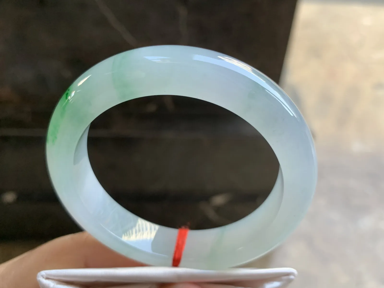 55.5-12.7-9mm
冰种飘绿手镯 水润光泽 花色漂亮