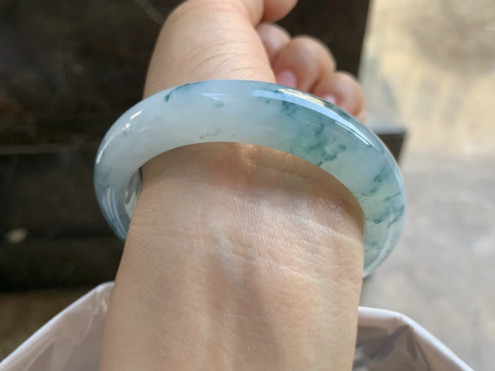 56-12.8-8.6mm
冰种蓝花手镯 水润光泽 花色漂亮